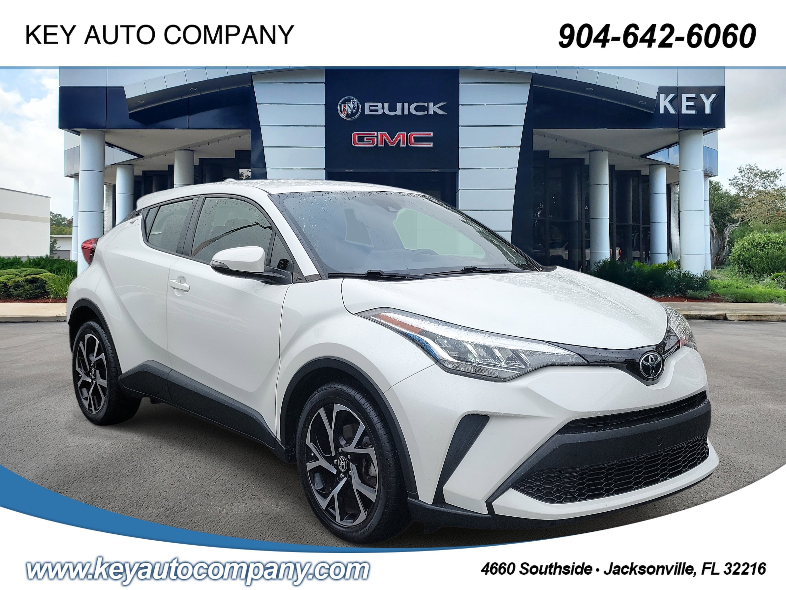 2020 Toyota C-HR XLE's photo