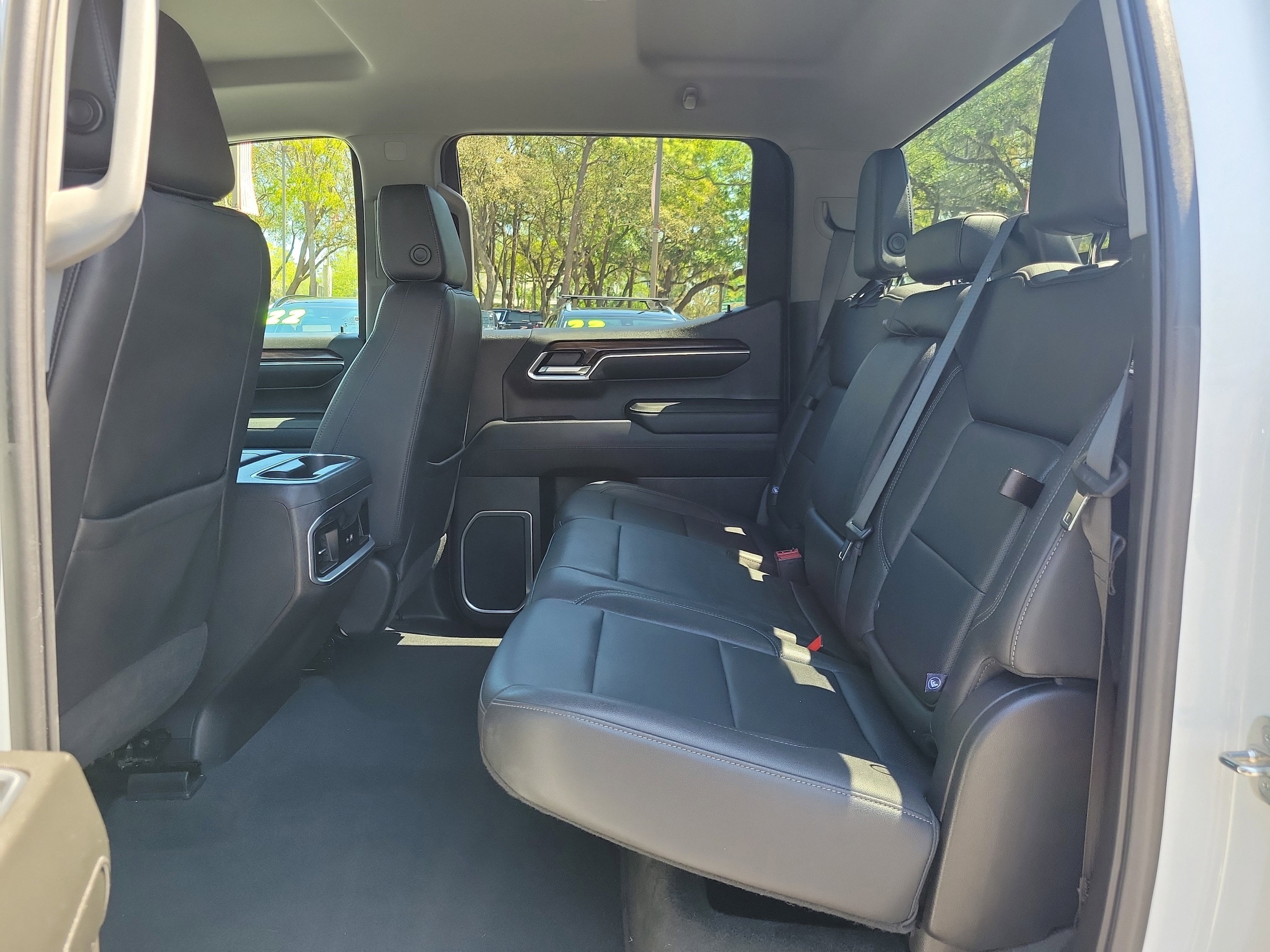 2024 GMC Sierra 1500 SLT - Photo 13