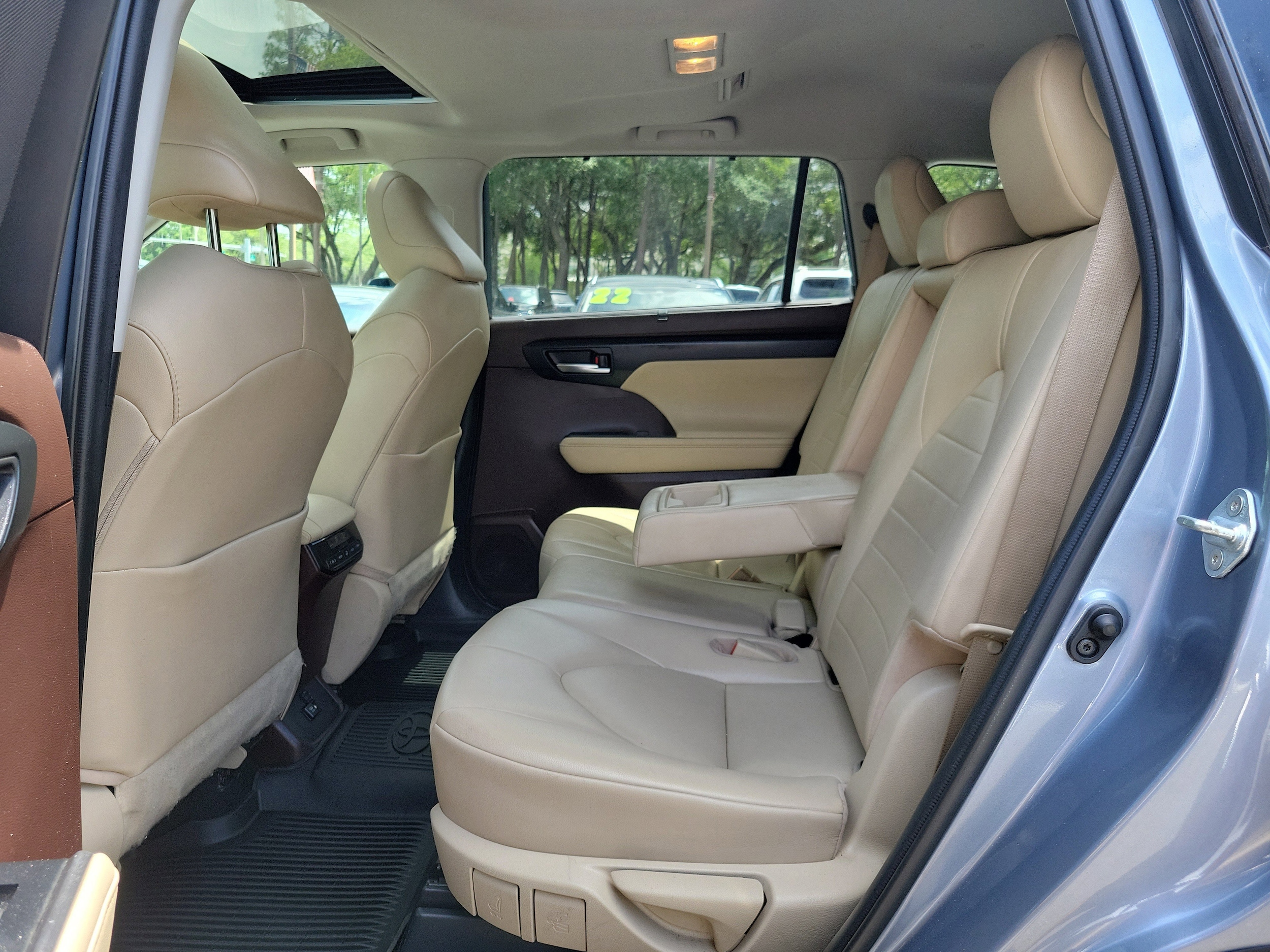 2021 Toyota Highlander XLE - Photo 14