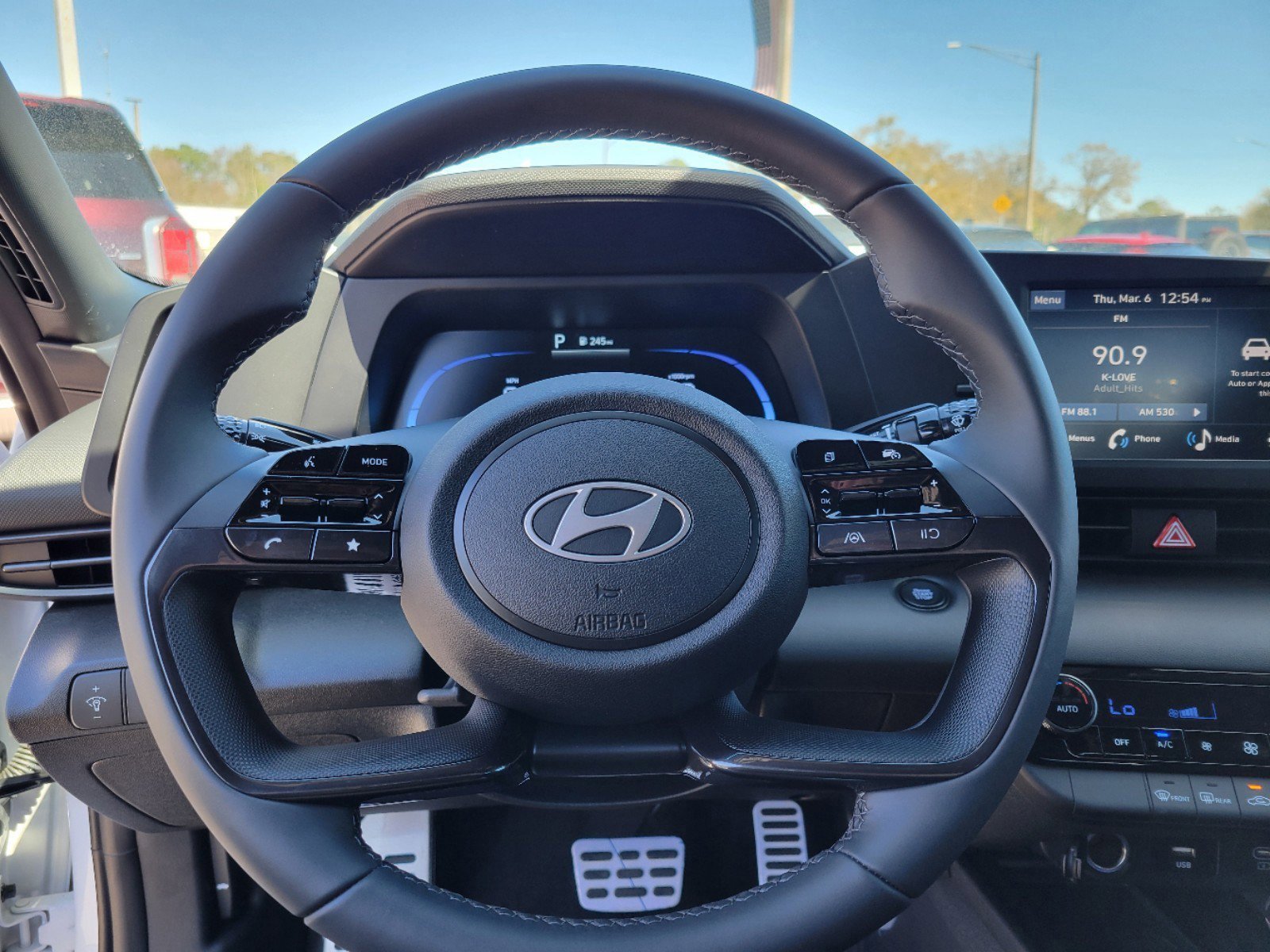 2025 Hyundai Elantra SEL - Photo 13