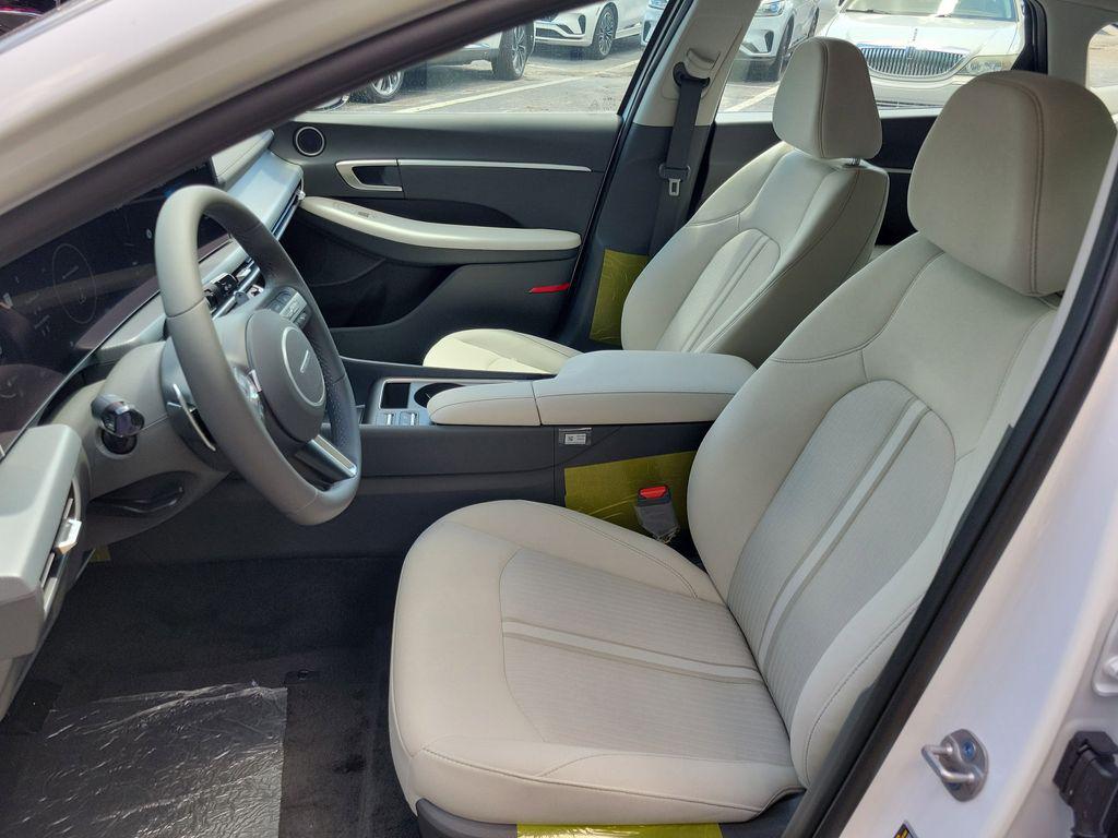 2025 Hyundai Sonata SEL - Photo 9