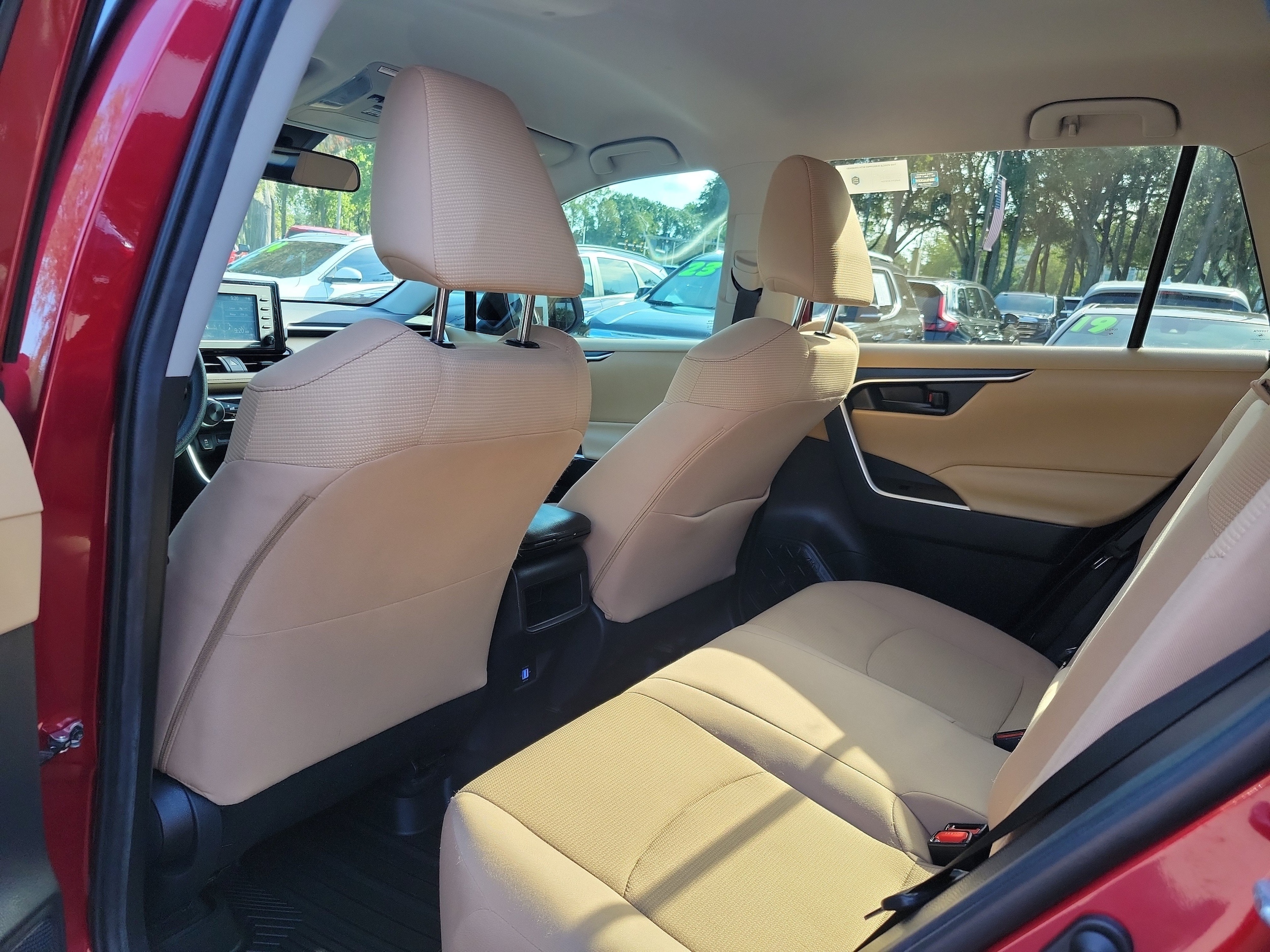 2020 Toyota RAV4 LE - Photo 13
