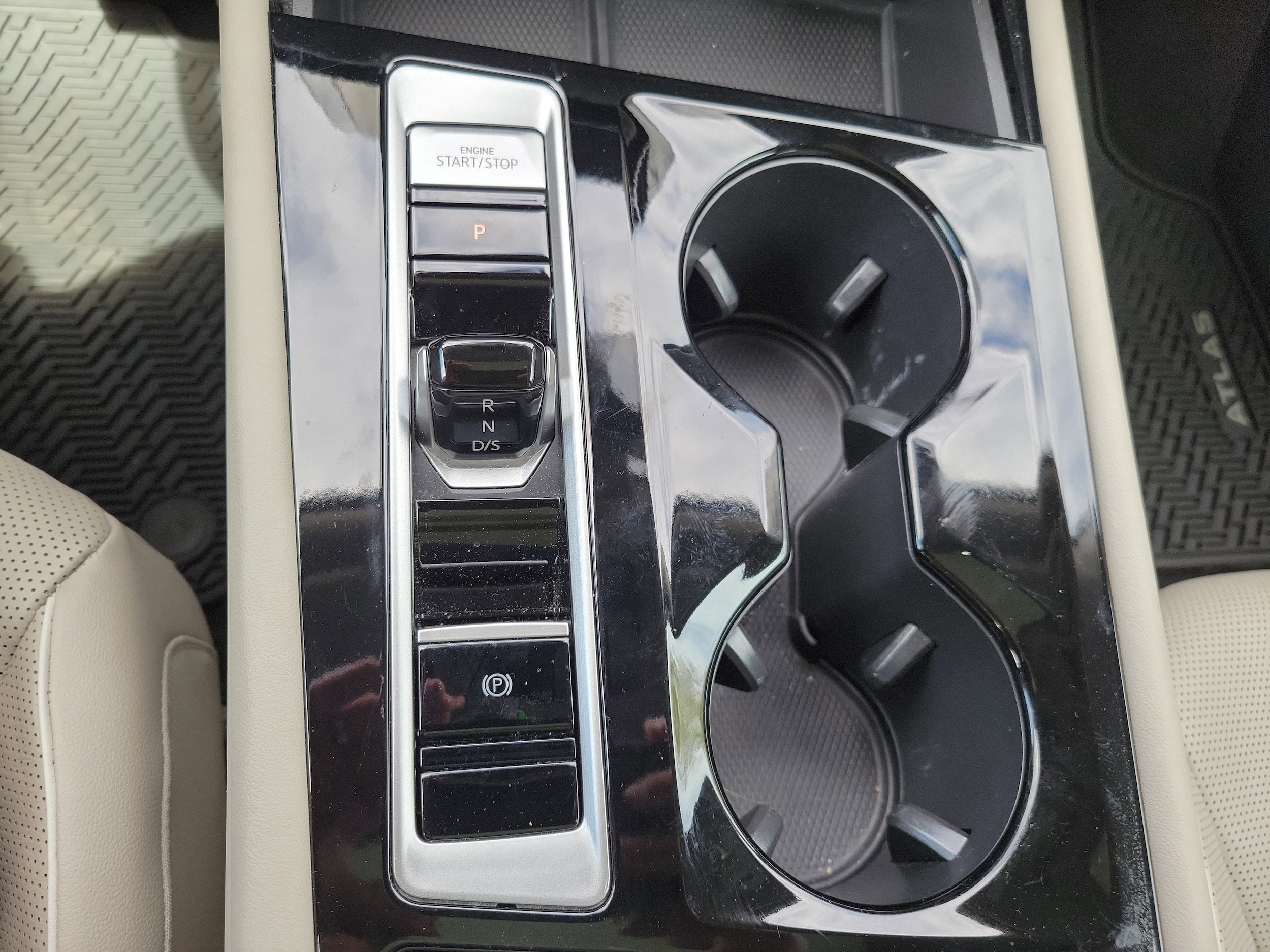2024 Volkswagen Atlas SEL Premium R-Line - Photo 37