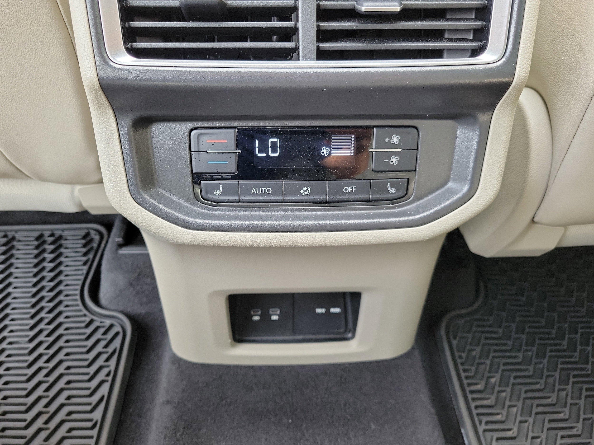 2024 Volkswagen Atlas SEL Premium R-Line - Photo 16