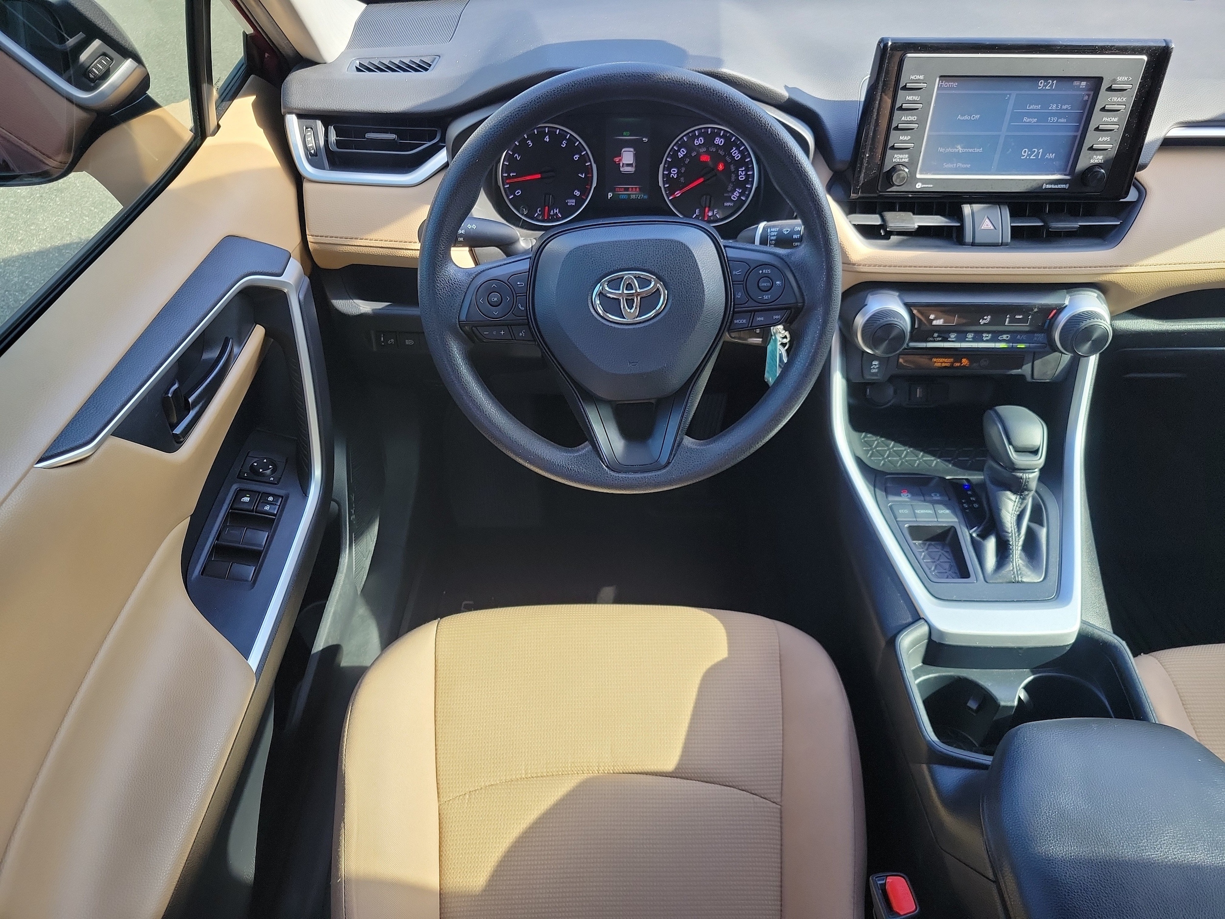 2020 Toyota RAV4 LE - Photo 17