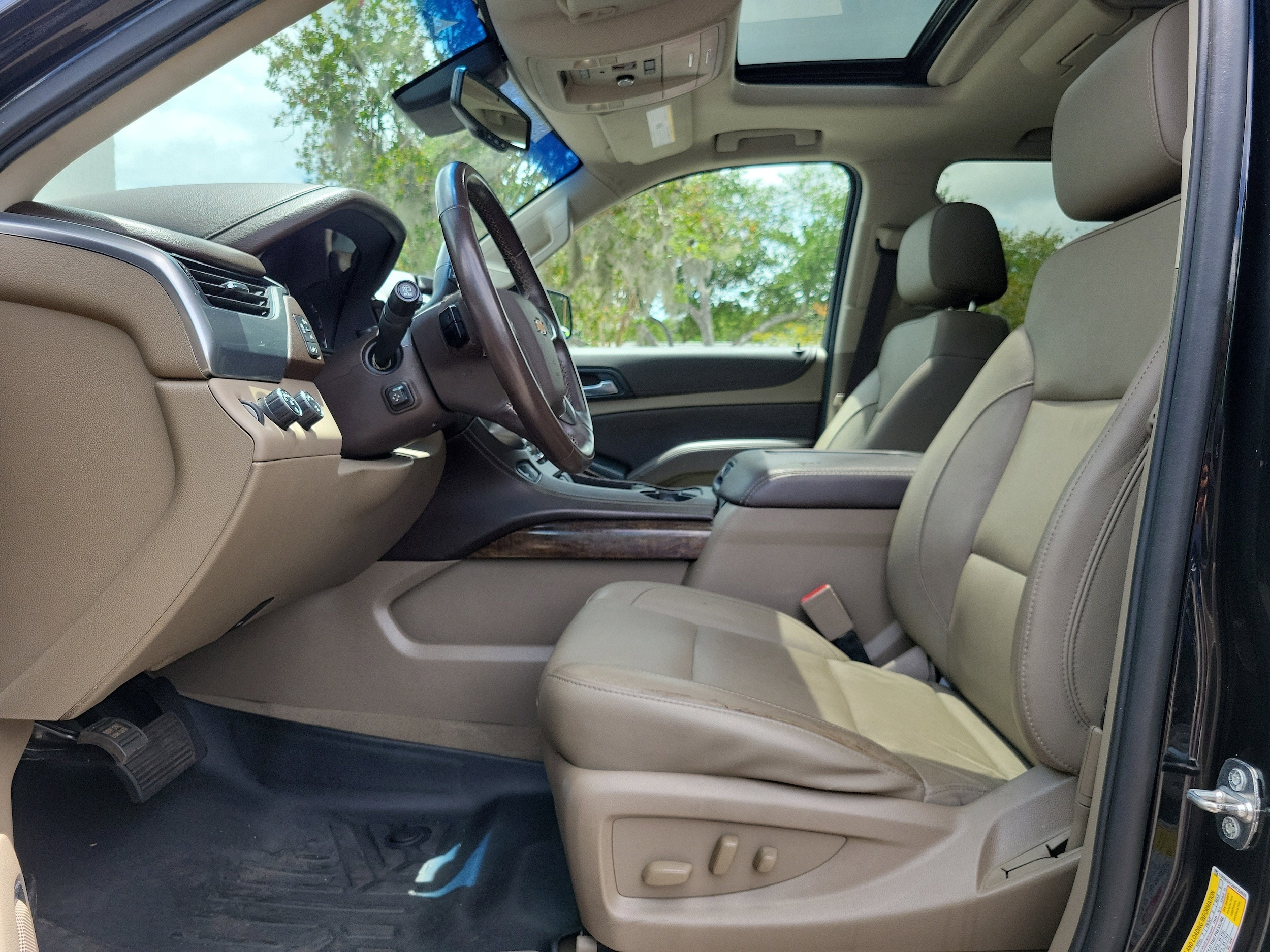 2019 Chevrolet Tahoe LT - Photo 24