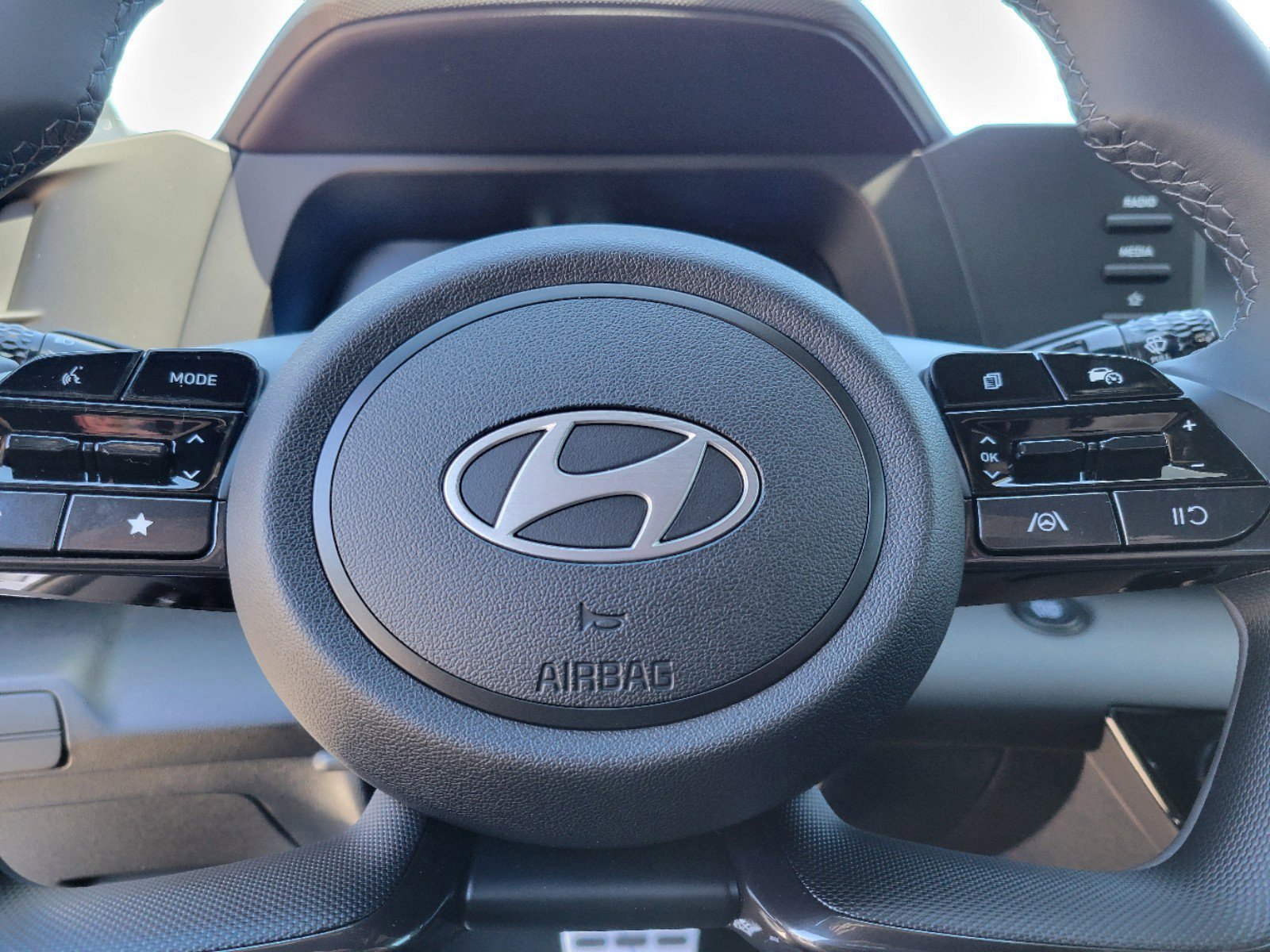 2025 Hyundai Elantra SEL - Photo 15