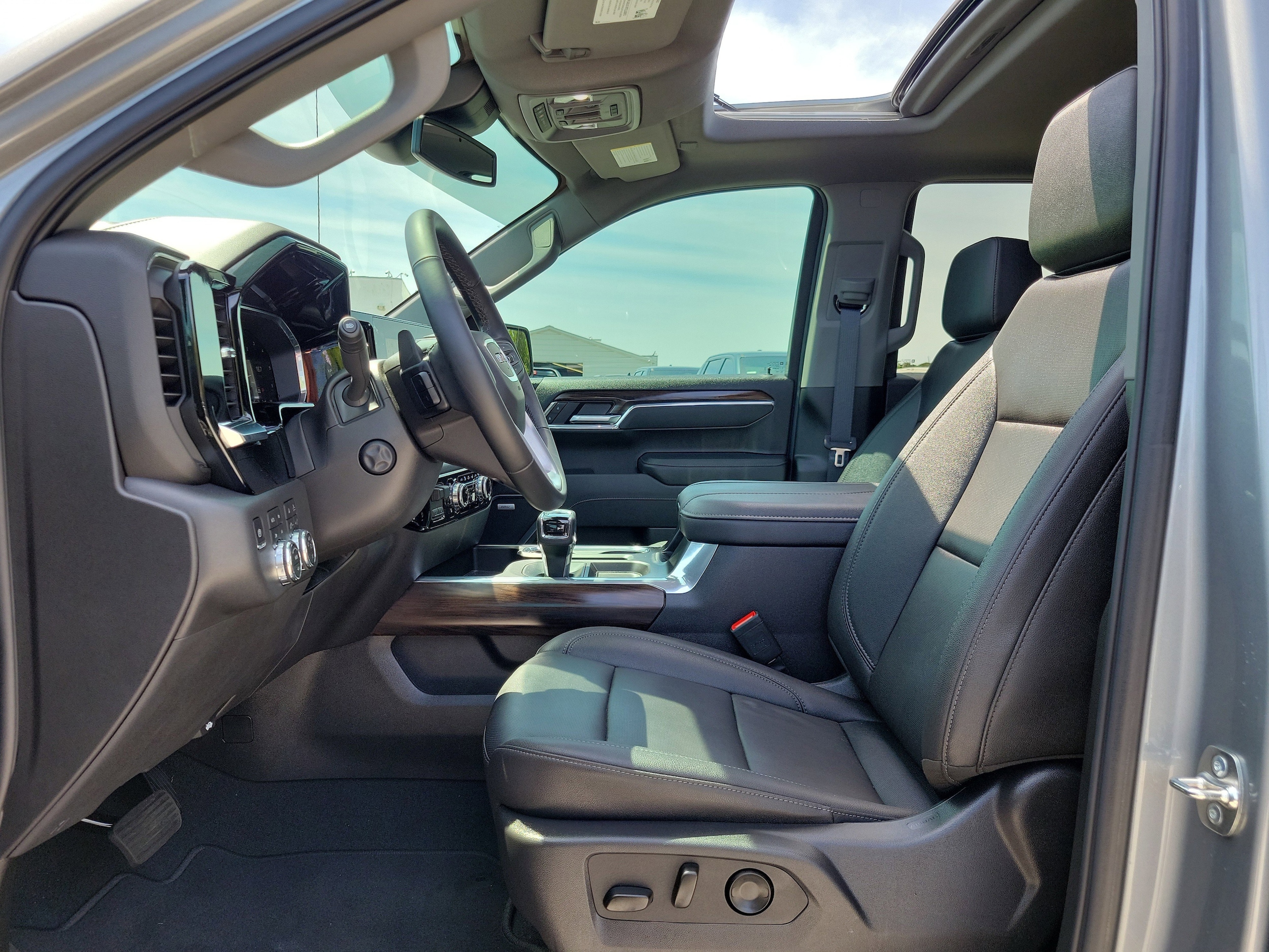 2026 GMC Sierra 1500 SLT - Photo 19