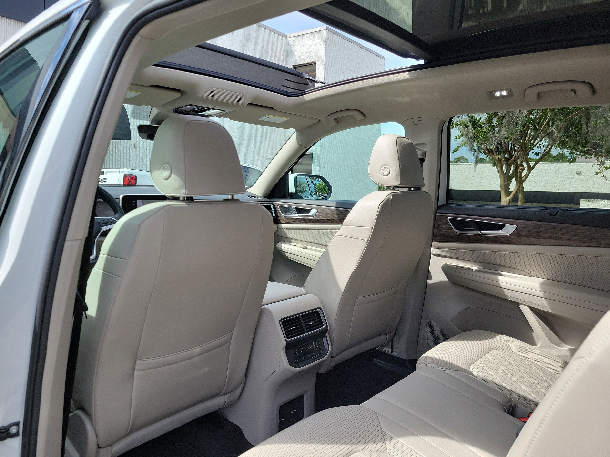 2024 Volkswagen Atlas SEL Premium R-Line - Photo 13