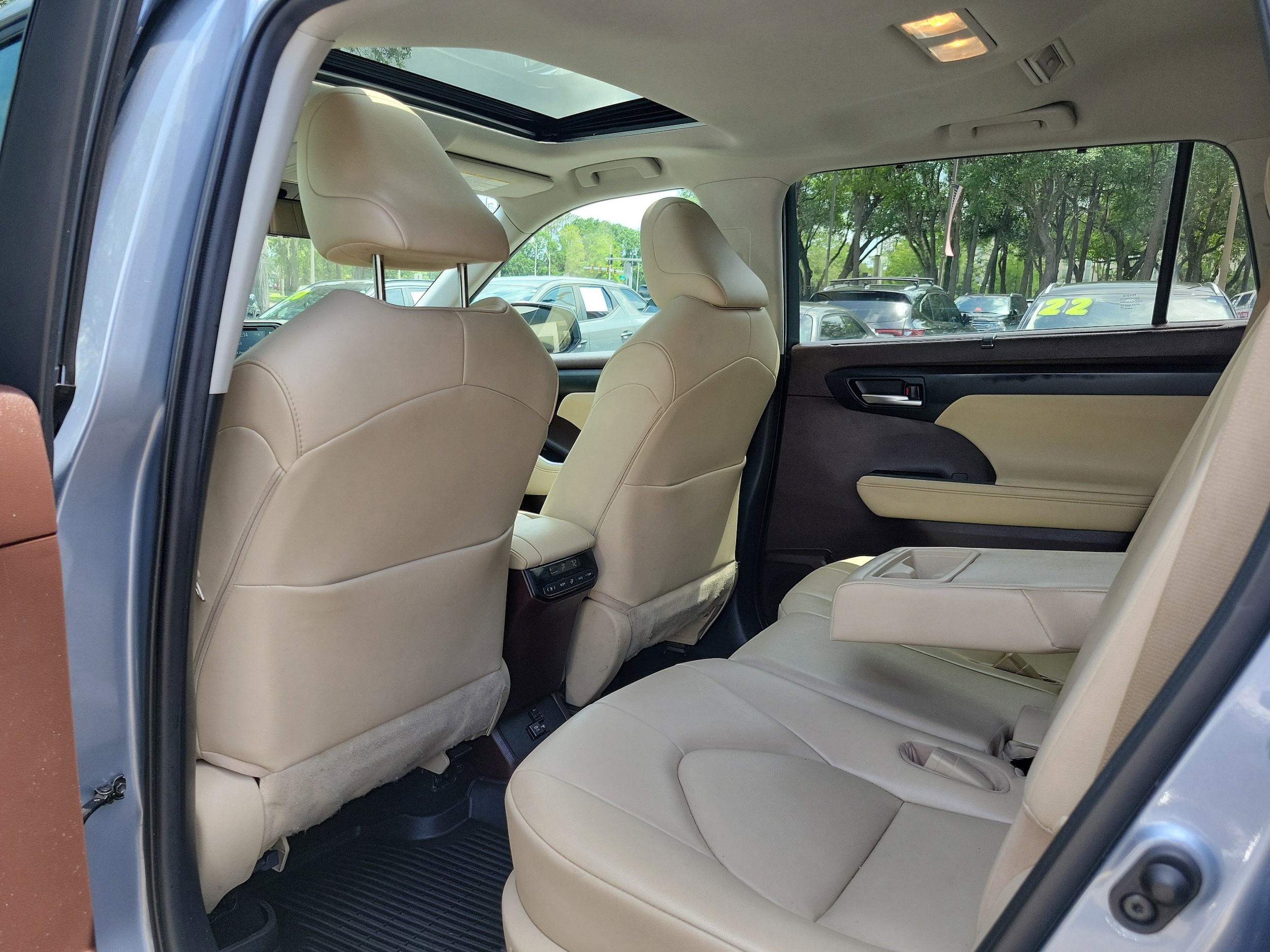 2021 Toyota Highlander XLE - Photo 13
