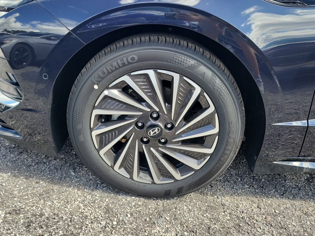 New 2025 Hyundai Sonata Hybrid Limited Sedan