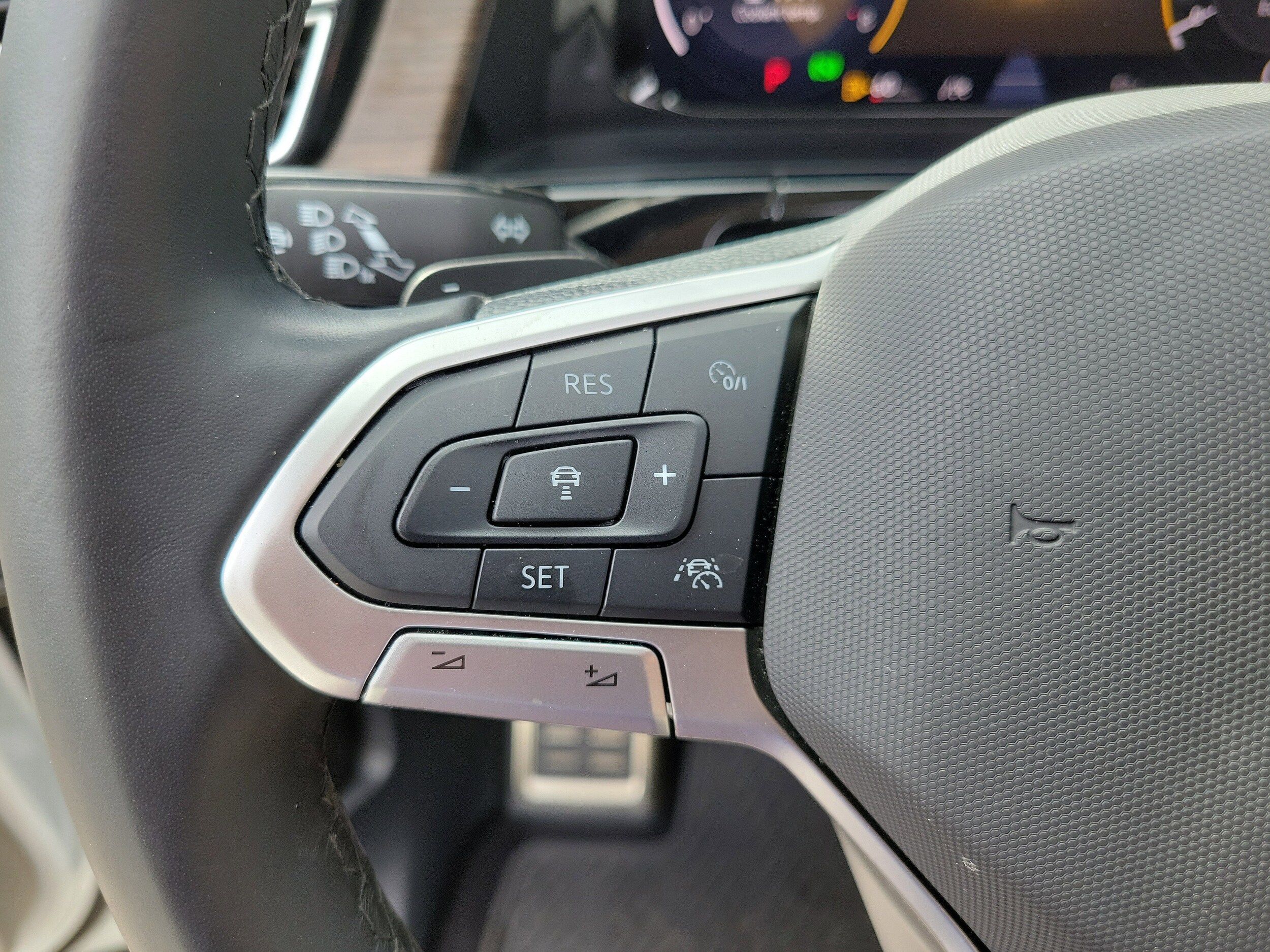 2024 Volkswagen Atlas SEL Premium R-Line - Photo 30