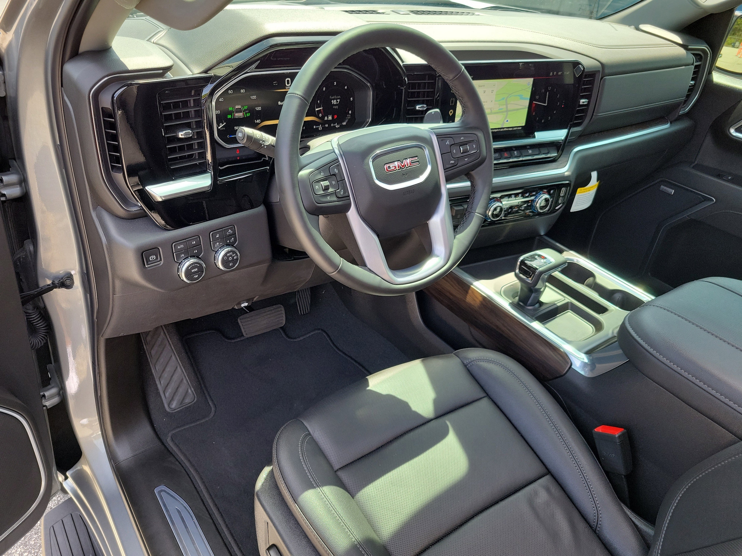 2026 GMC Sierra 1500 SLT - Photo 18