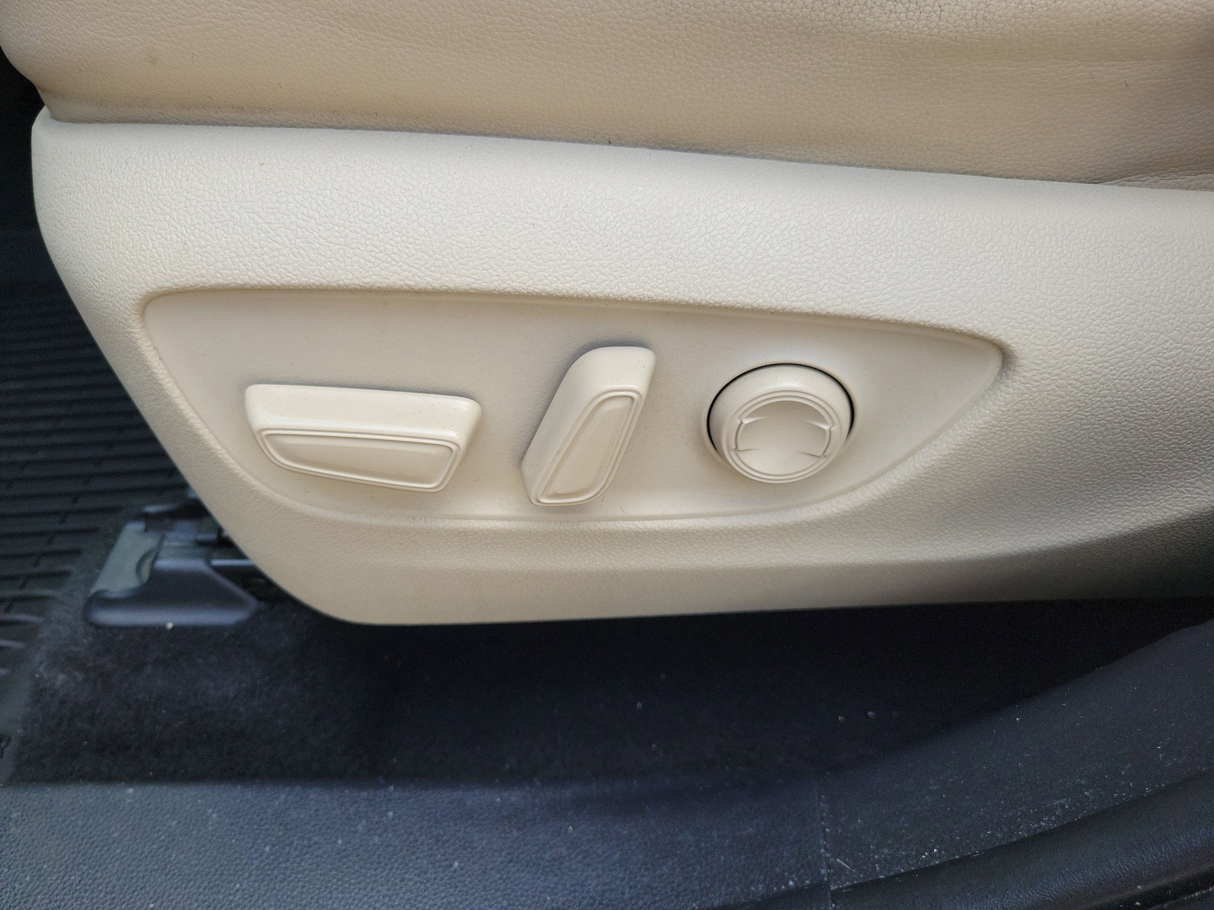 2021 Toyota Highlander XLE - Photo 26