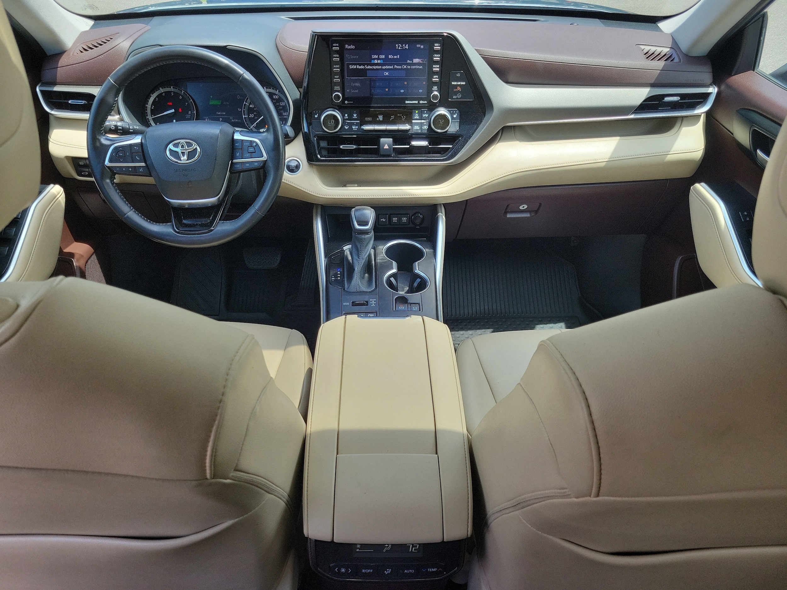 2021 Toyota Highlander XLE - Photo 18