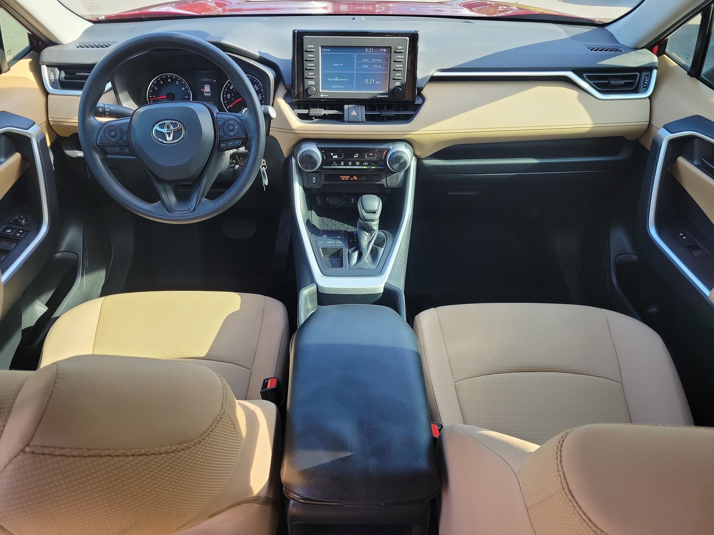 2020 Toyota RAV4 LE - Photo 16
