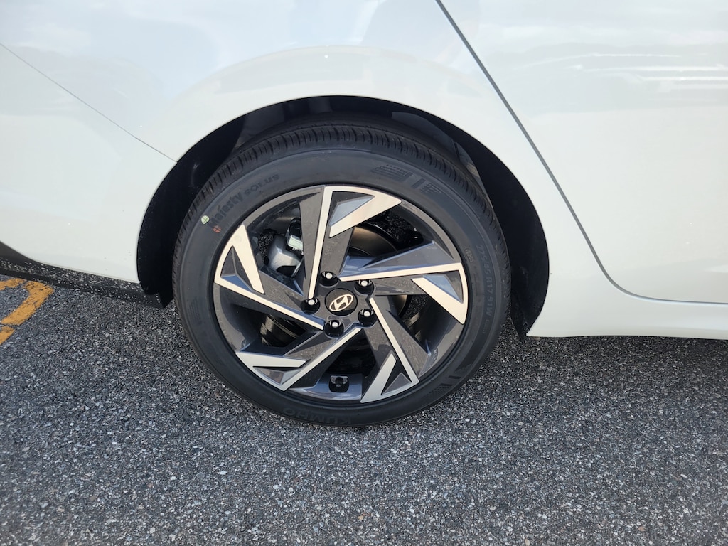 Used 2025 Hyundai Elantra SEL Sport Sedan