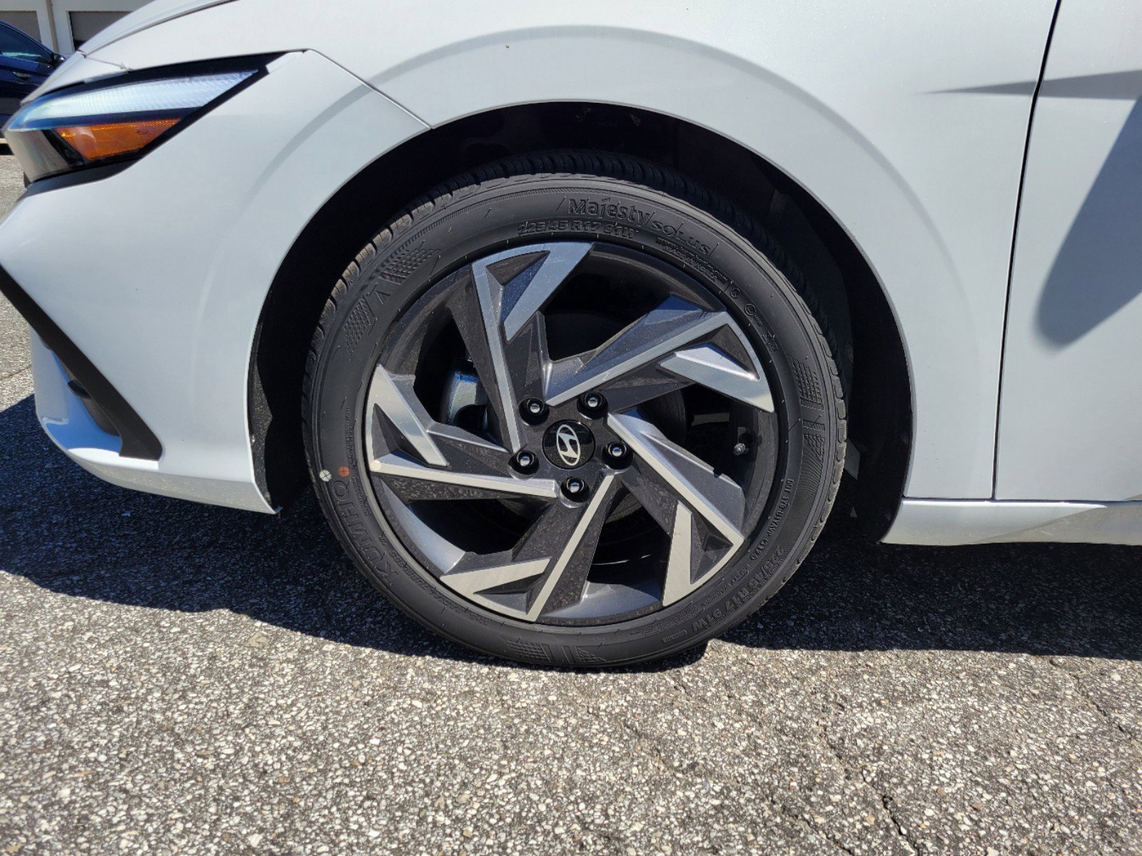 2025 Hyundai Elantra SEL - Photo 4