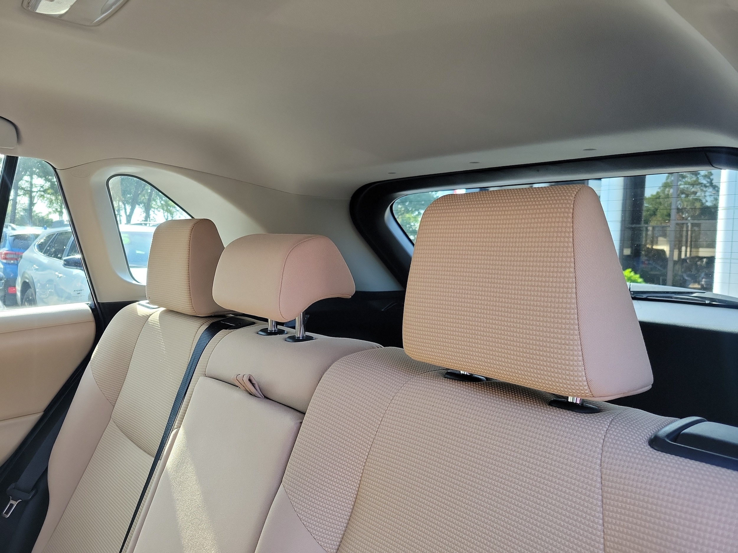 2020 Toyota RAV4 LE - Photo 15