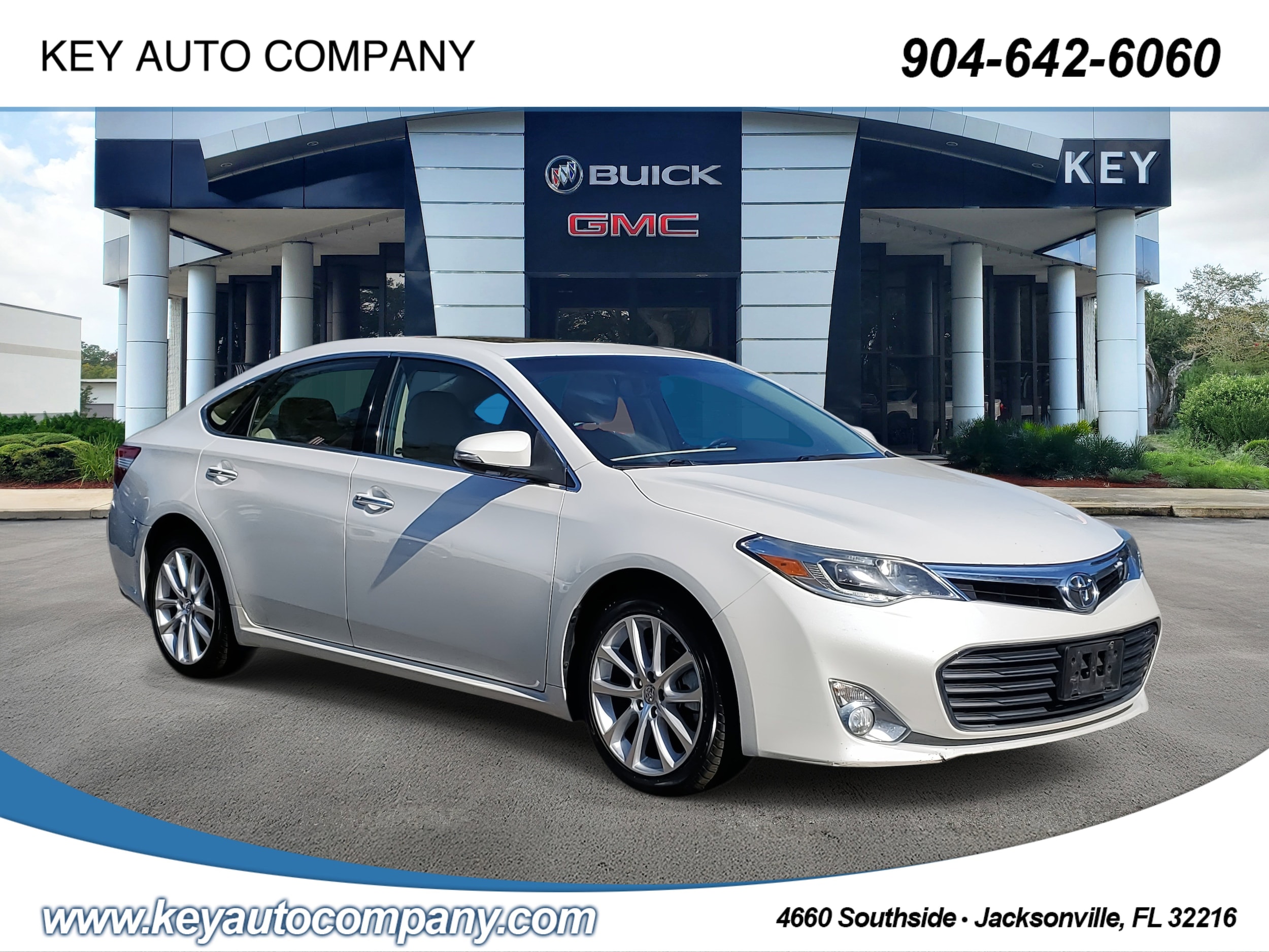 2015 Toyota Avalon Limited's photo