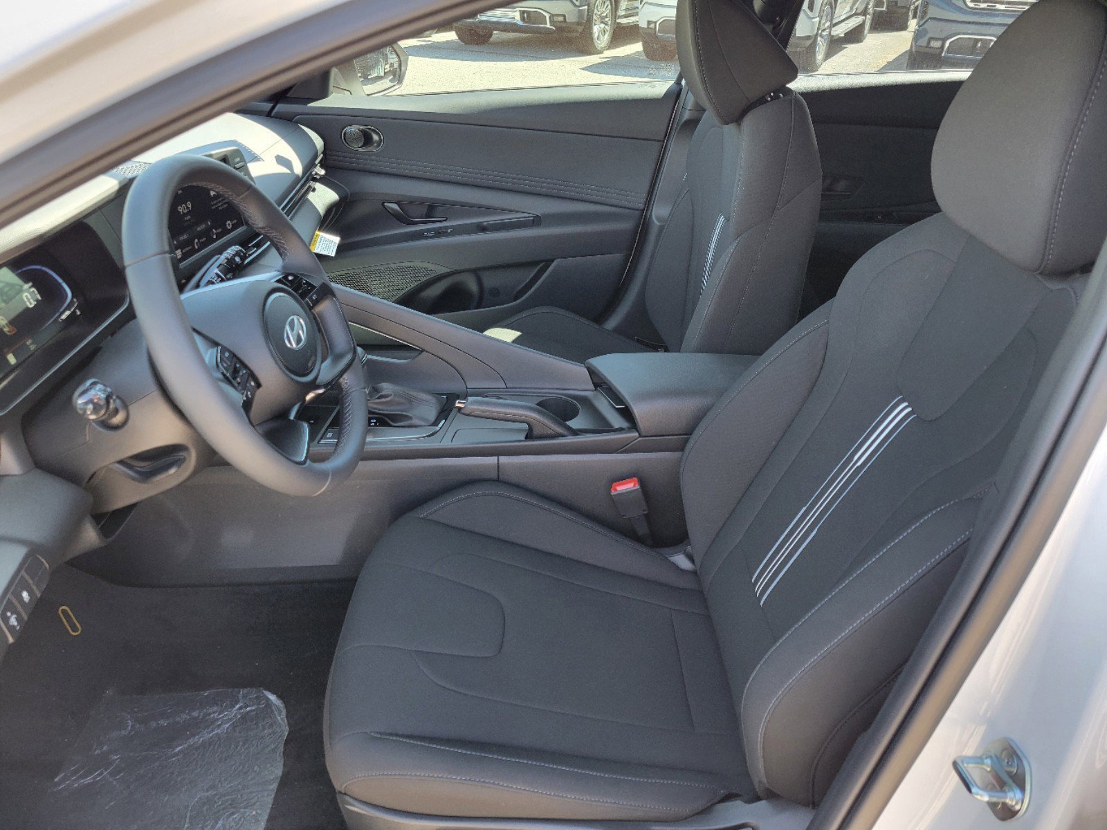 2025 Hyundai Elantra SEL - Photo 10