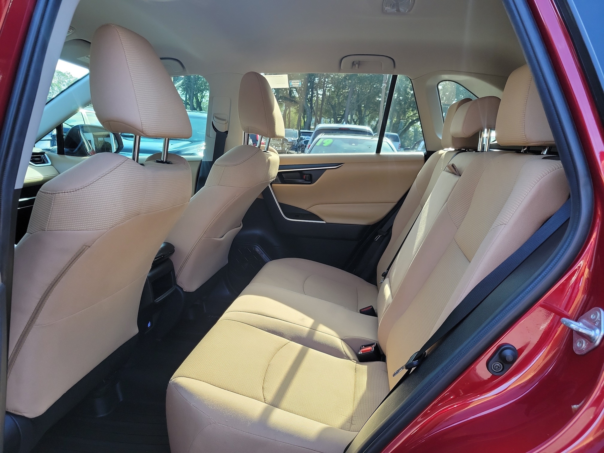 2020 Toyota RAV4 LE - Photo 14