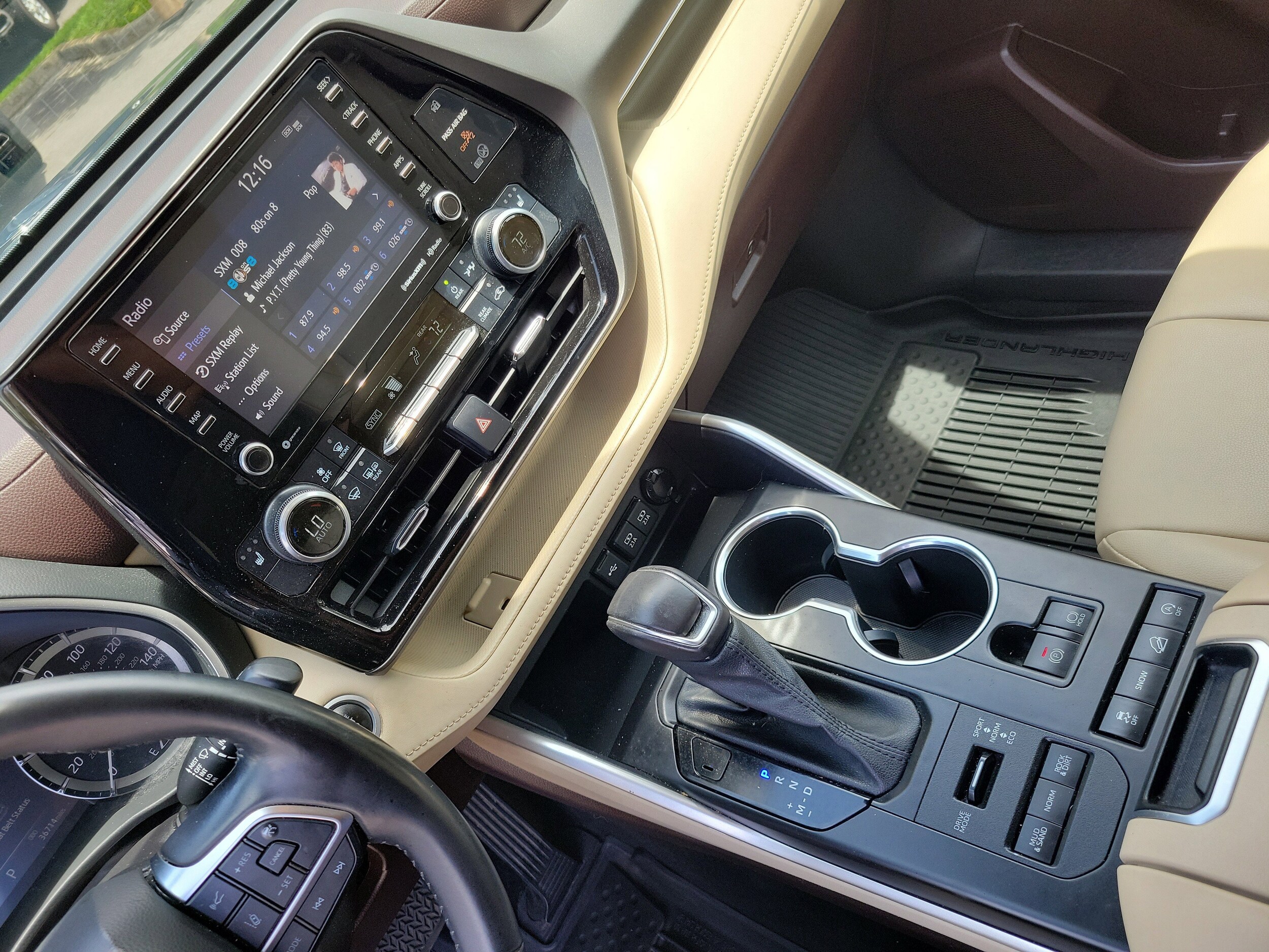 2021 Toyota Highlander XLE - Photo 38