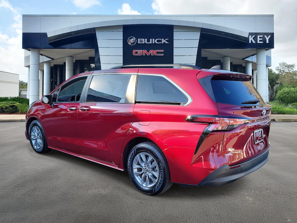 Used 2022 Toyota Sienna XLE Van Passenger Van