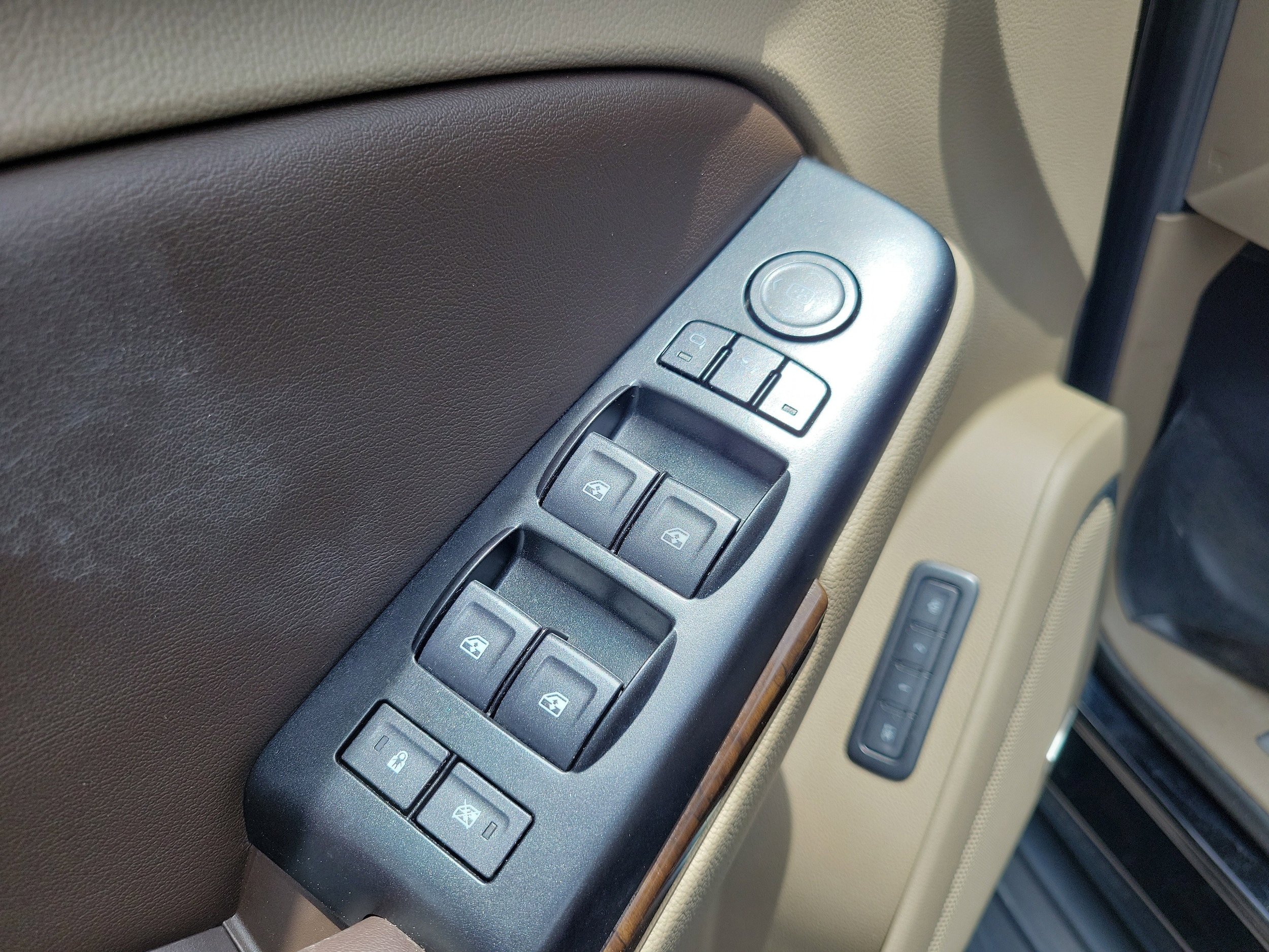 2019 Chevrolet Tahoe LT - Photo 21