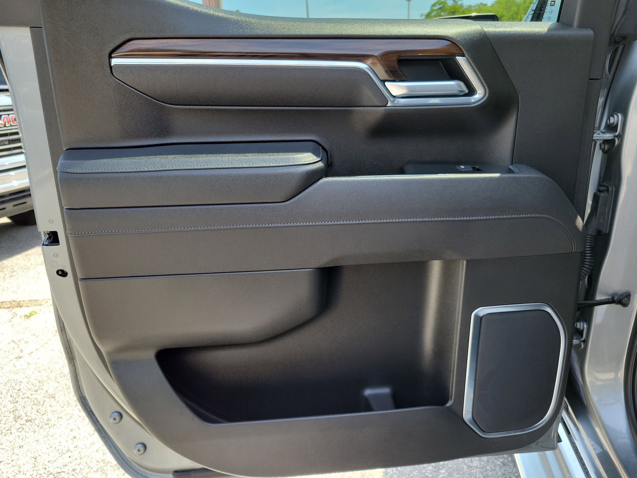 2026 GMC Sierra 1500 SLT - Photo 9
