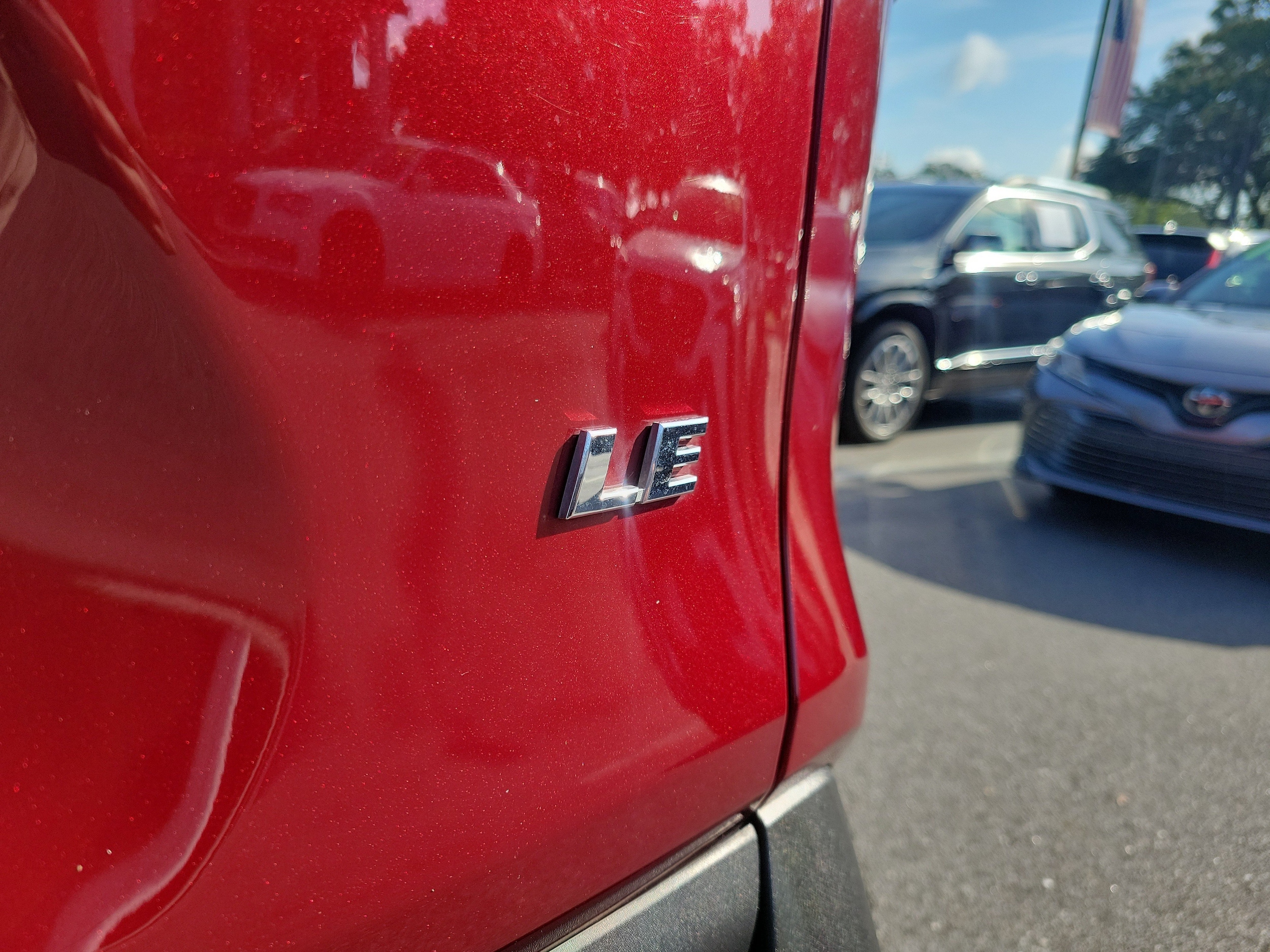 2020 Toyota RAV4 LE - Photo 10