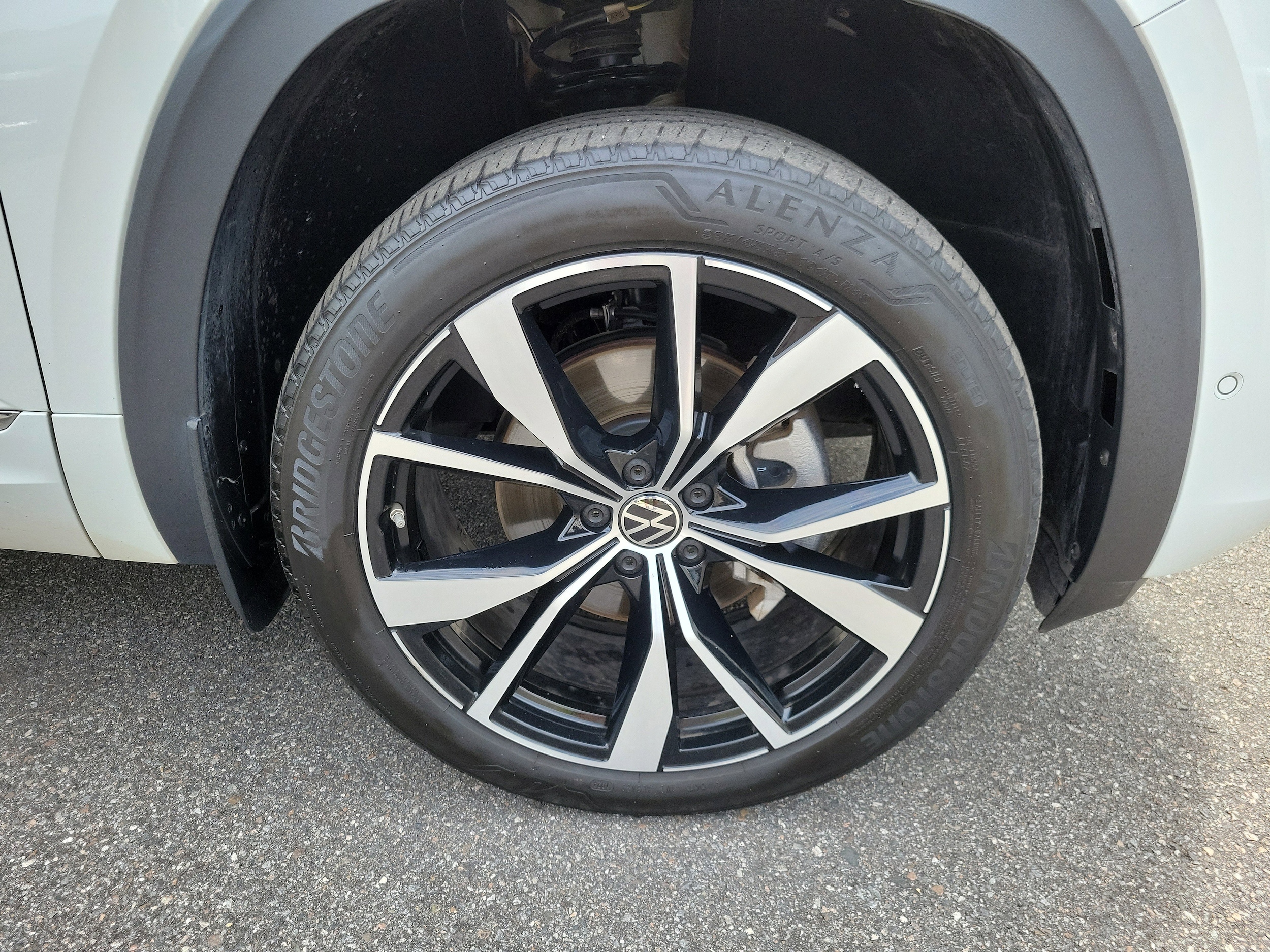 2024 Volkswagen Atlas SEL Premium R-Line - Photo 6