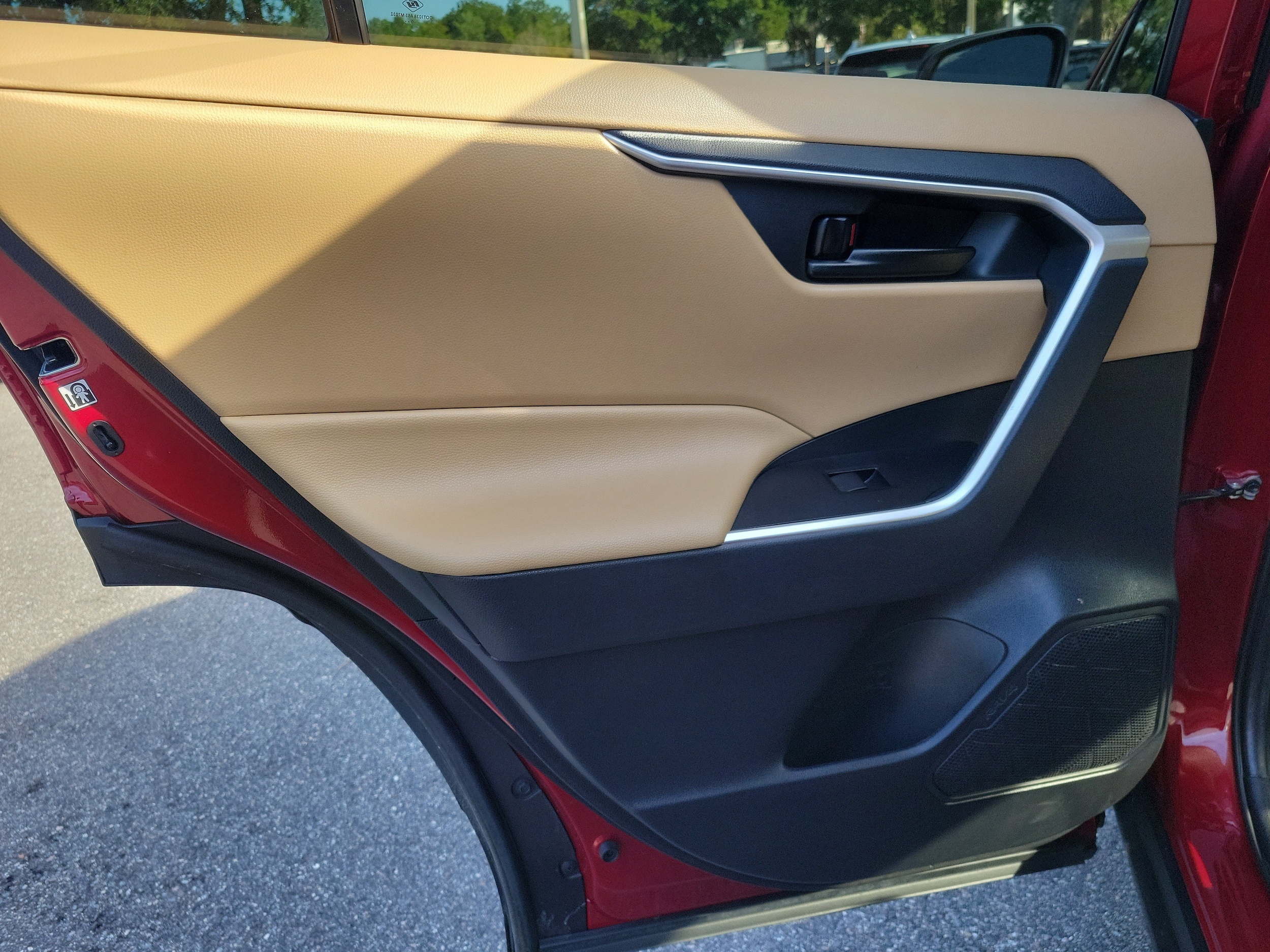 2020 Toyota RAV4 LE - Photo 12