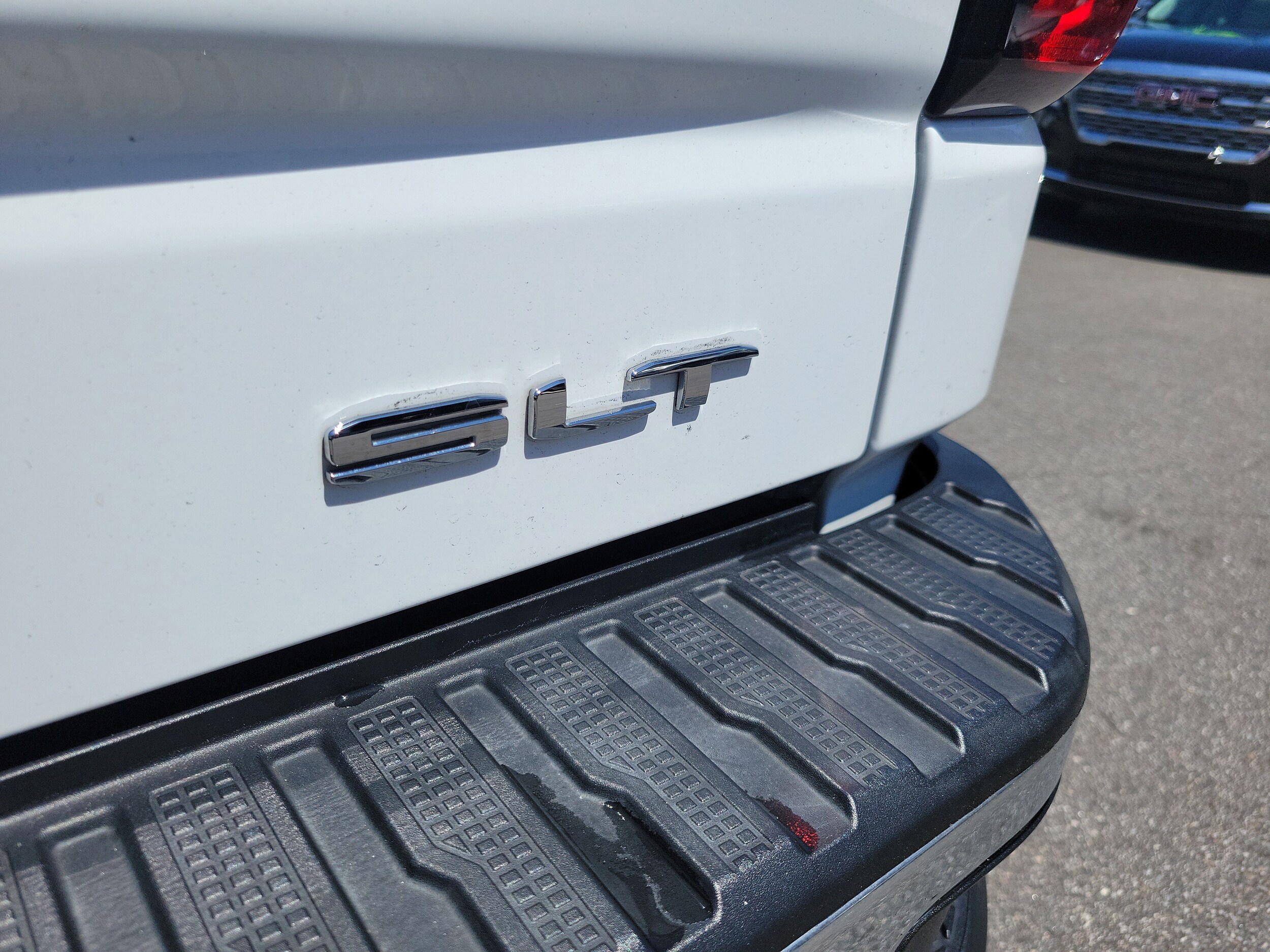 2024 GMC Sierra 1500 SLT - Photo 9