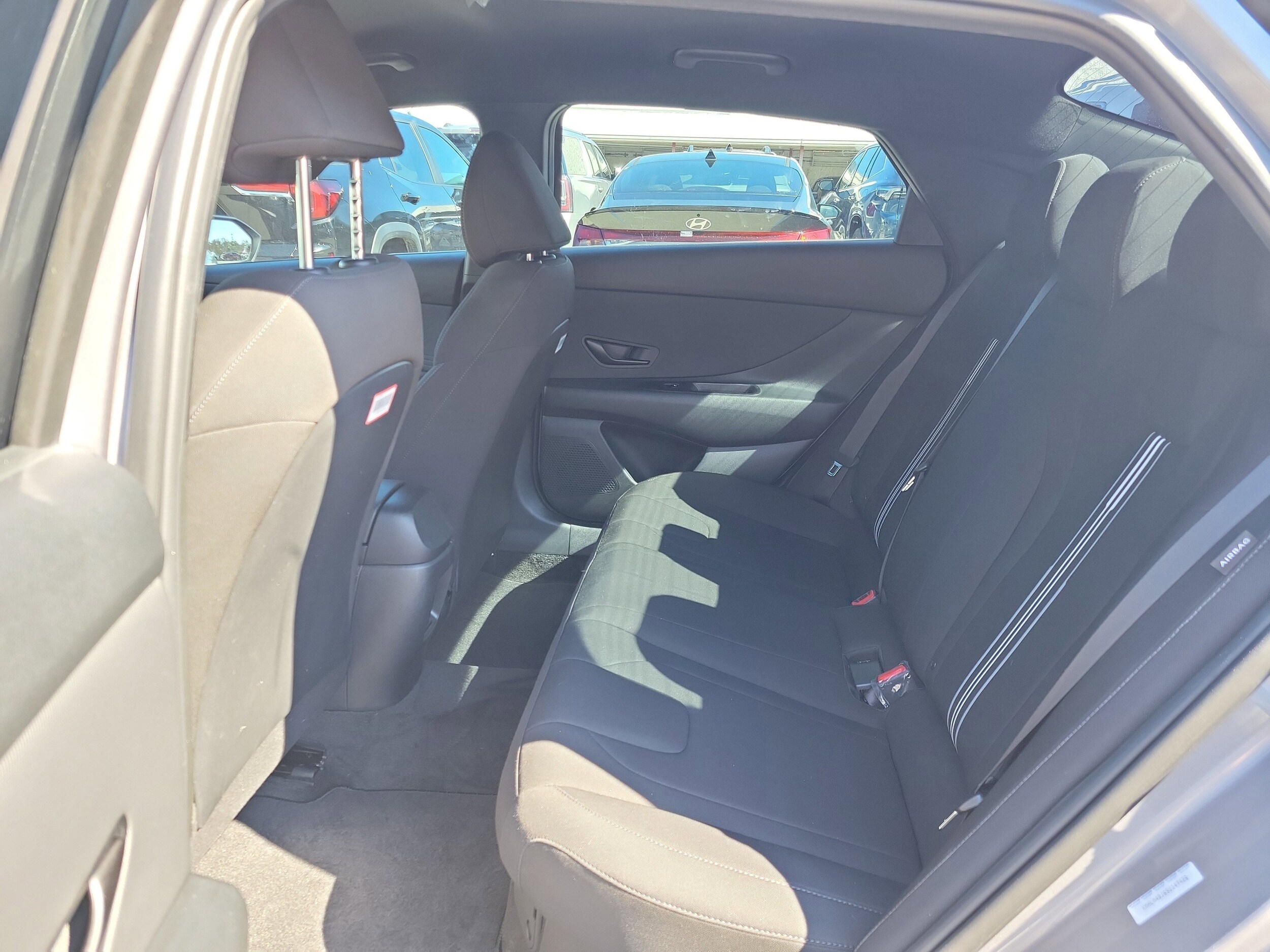 2025 Hyundai Elantra Blue - Photo 9