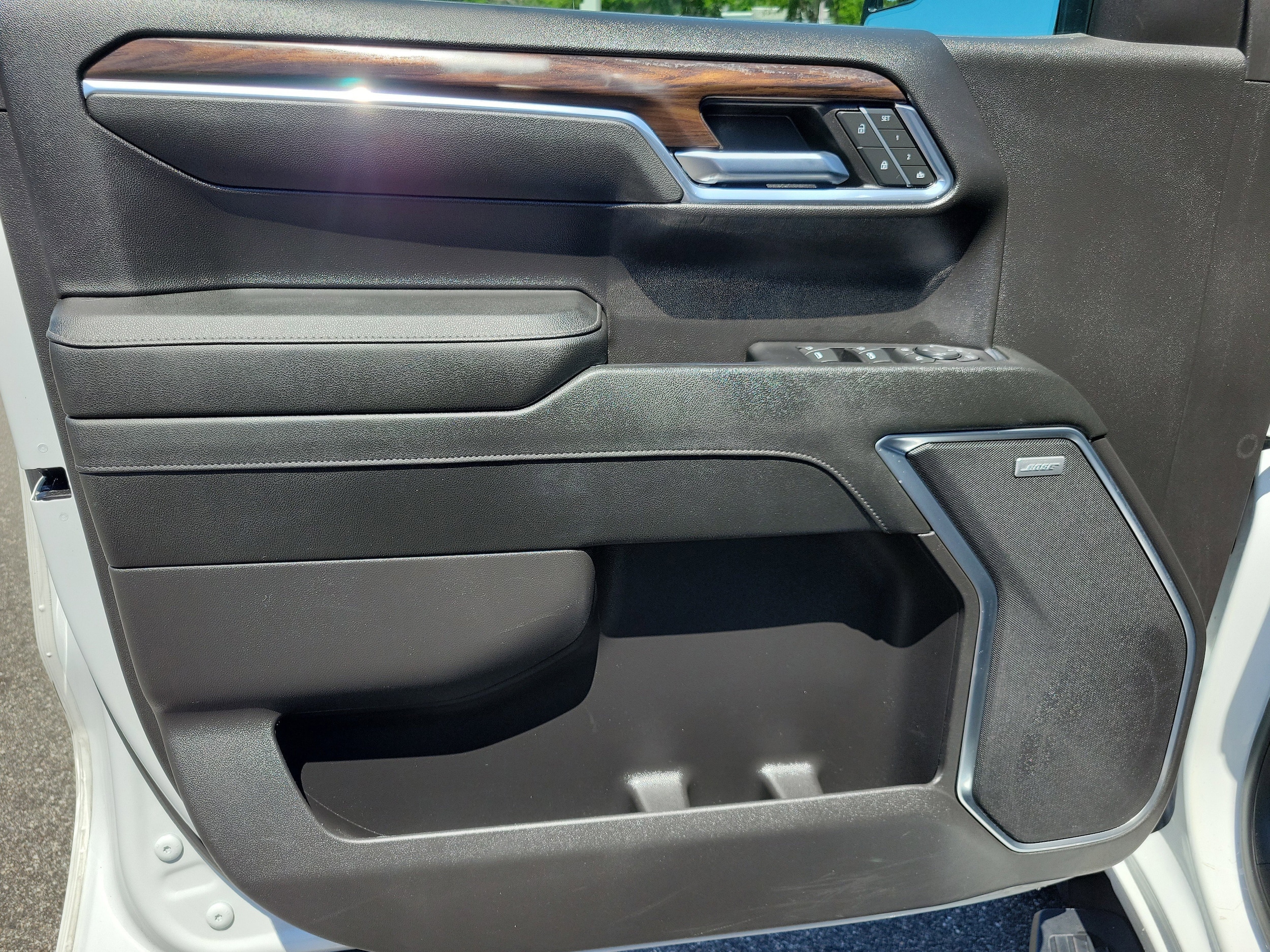 2024 GMC Sierra 1500 SLT - Photo 18