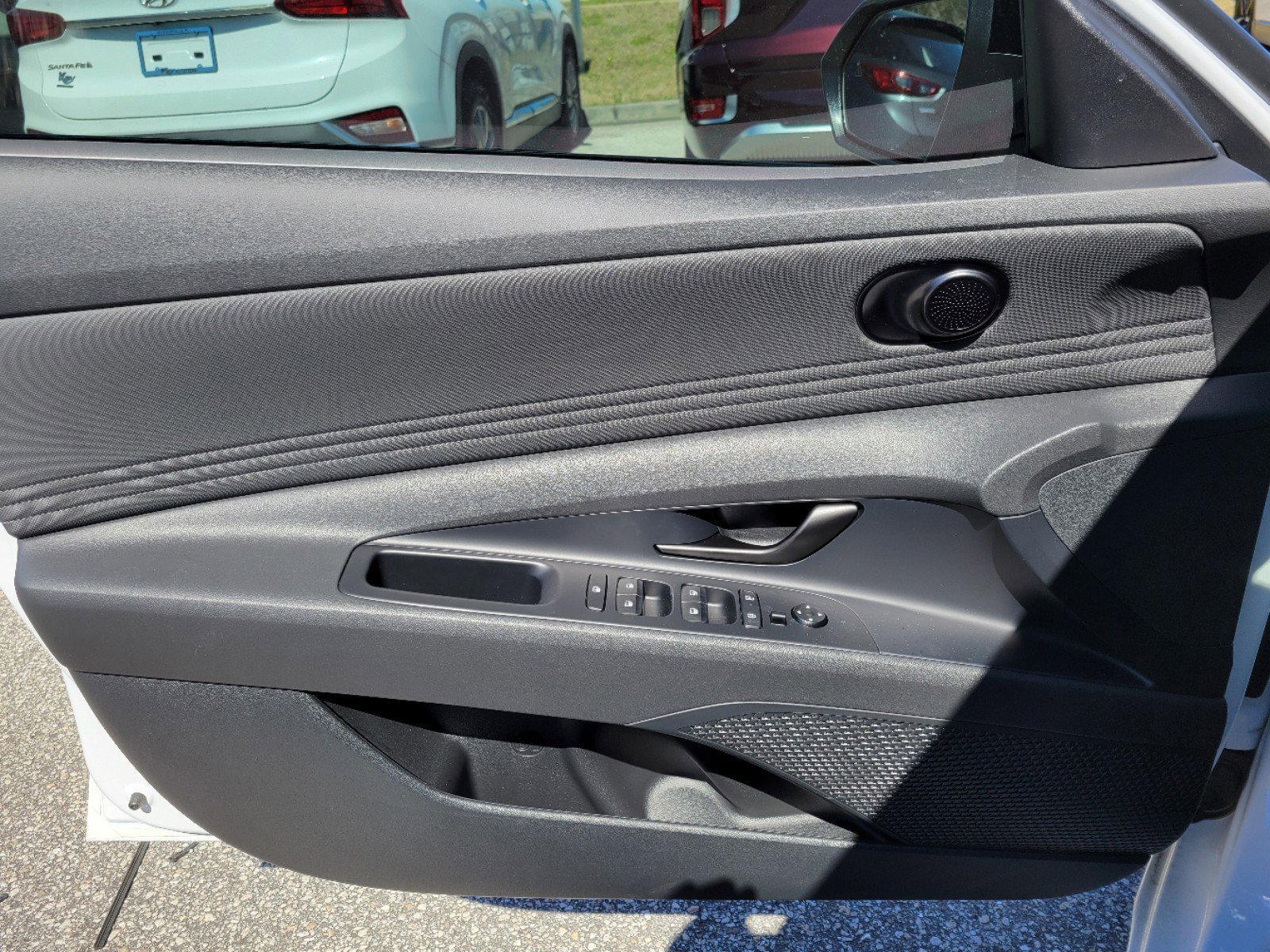 2025 Hyundai Elantra SEL - Photo 6