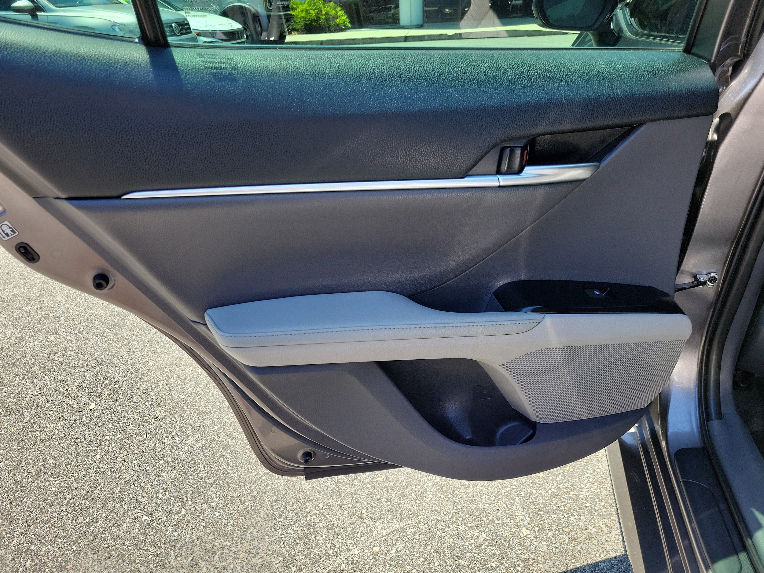 2019 Toyota Camry XLE - Photo 11