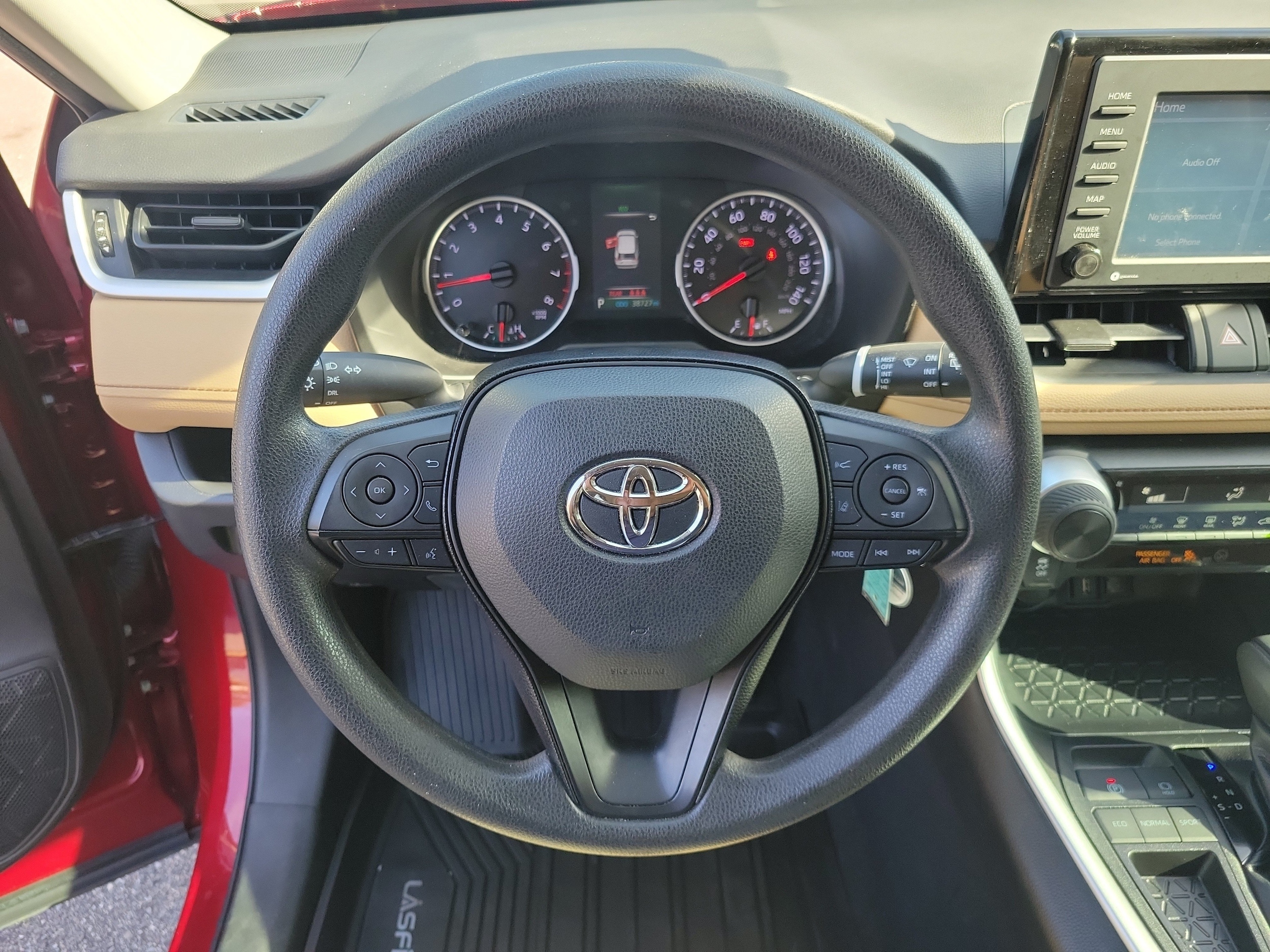 2020 Toyota RAV4 LE - Photo 25