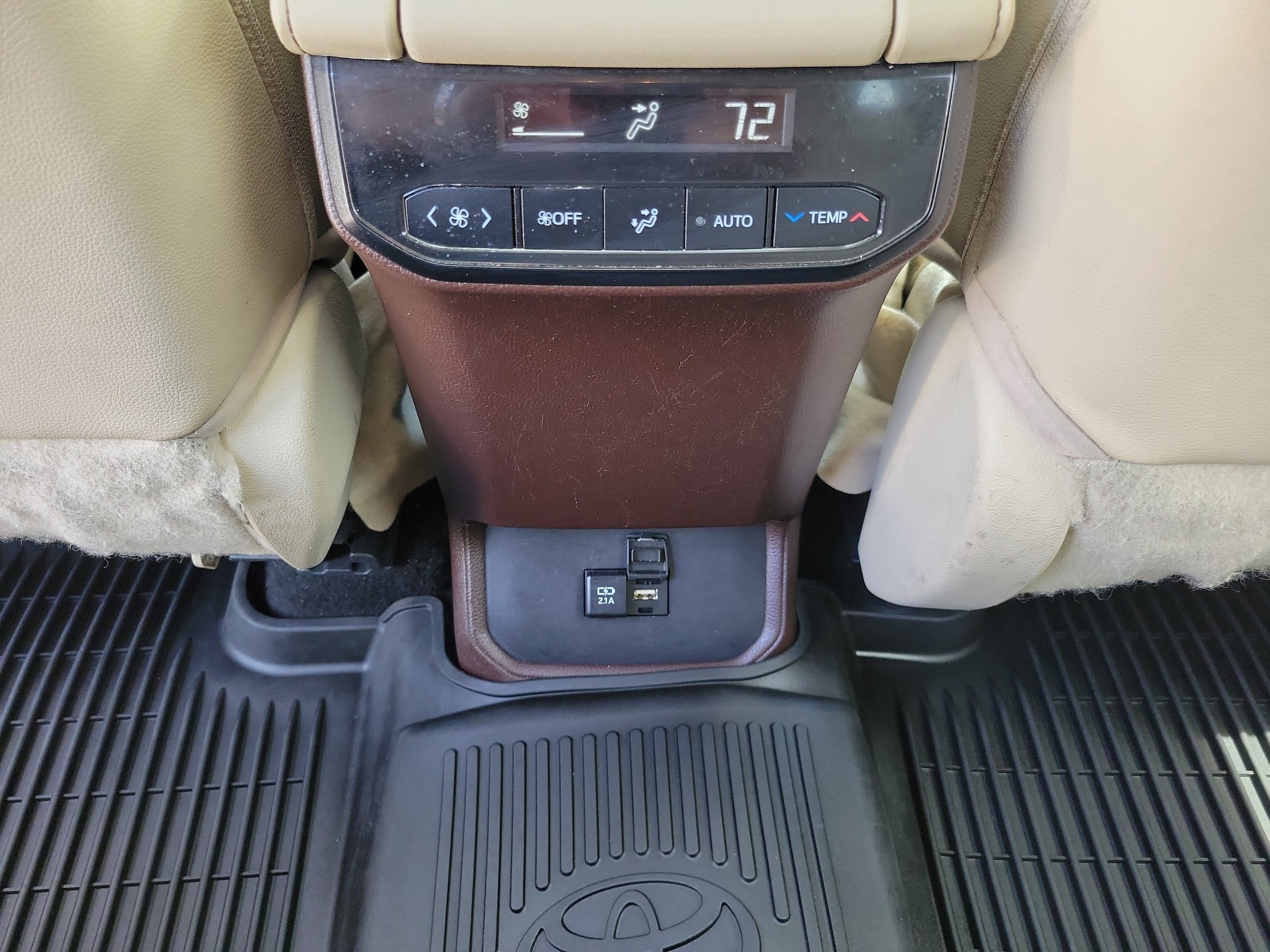 2021 Toyota Highlander XLE - Photo 17
