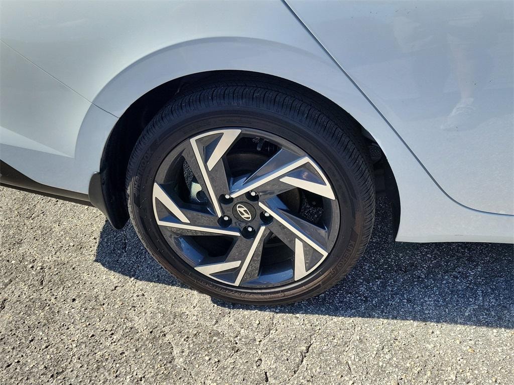 New 2025 Hyundai Elantra Hybrid Limited Sedan