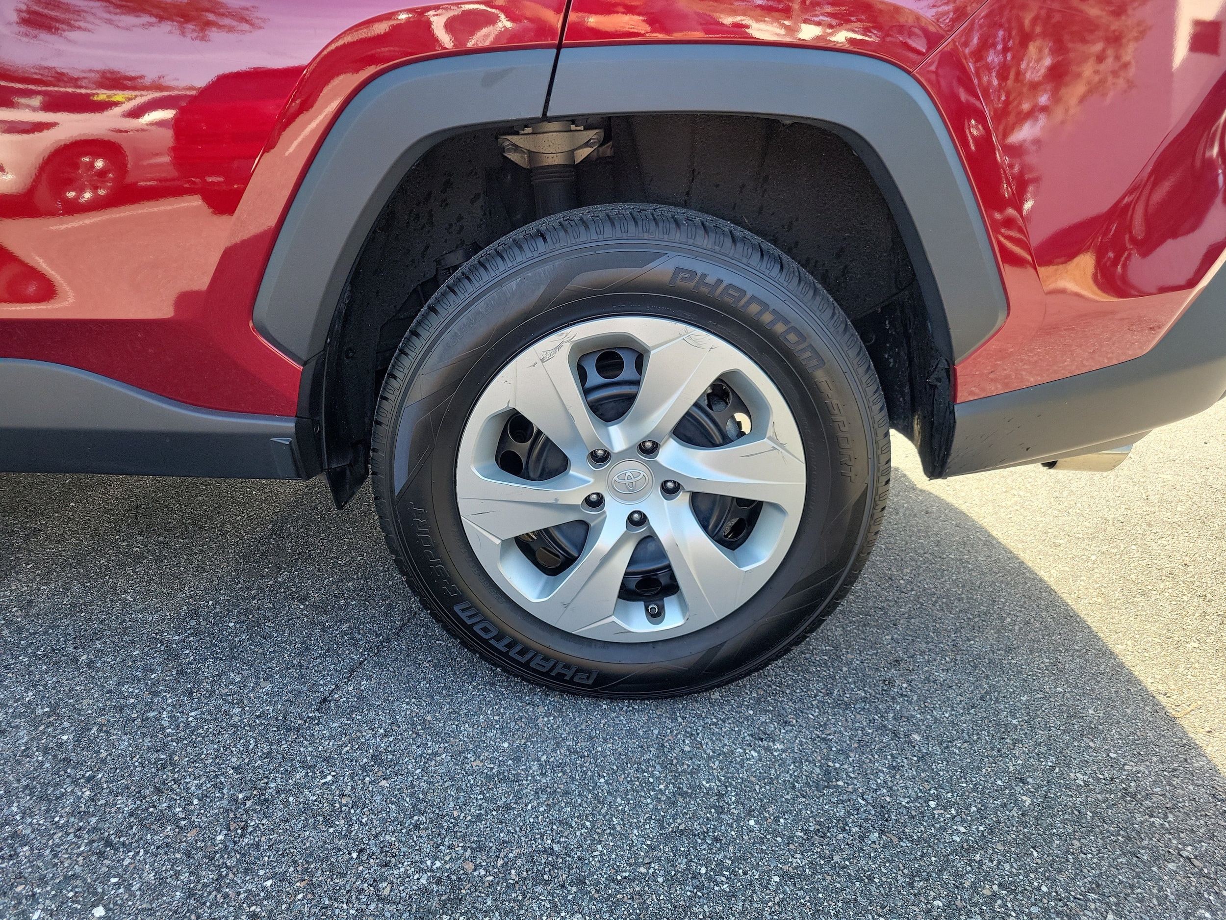 2020 Toyota RAV4 LE - Photo 6