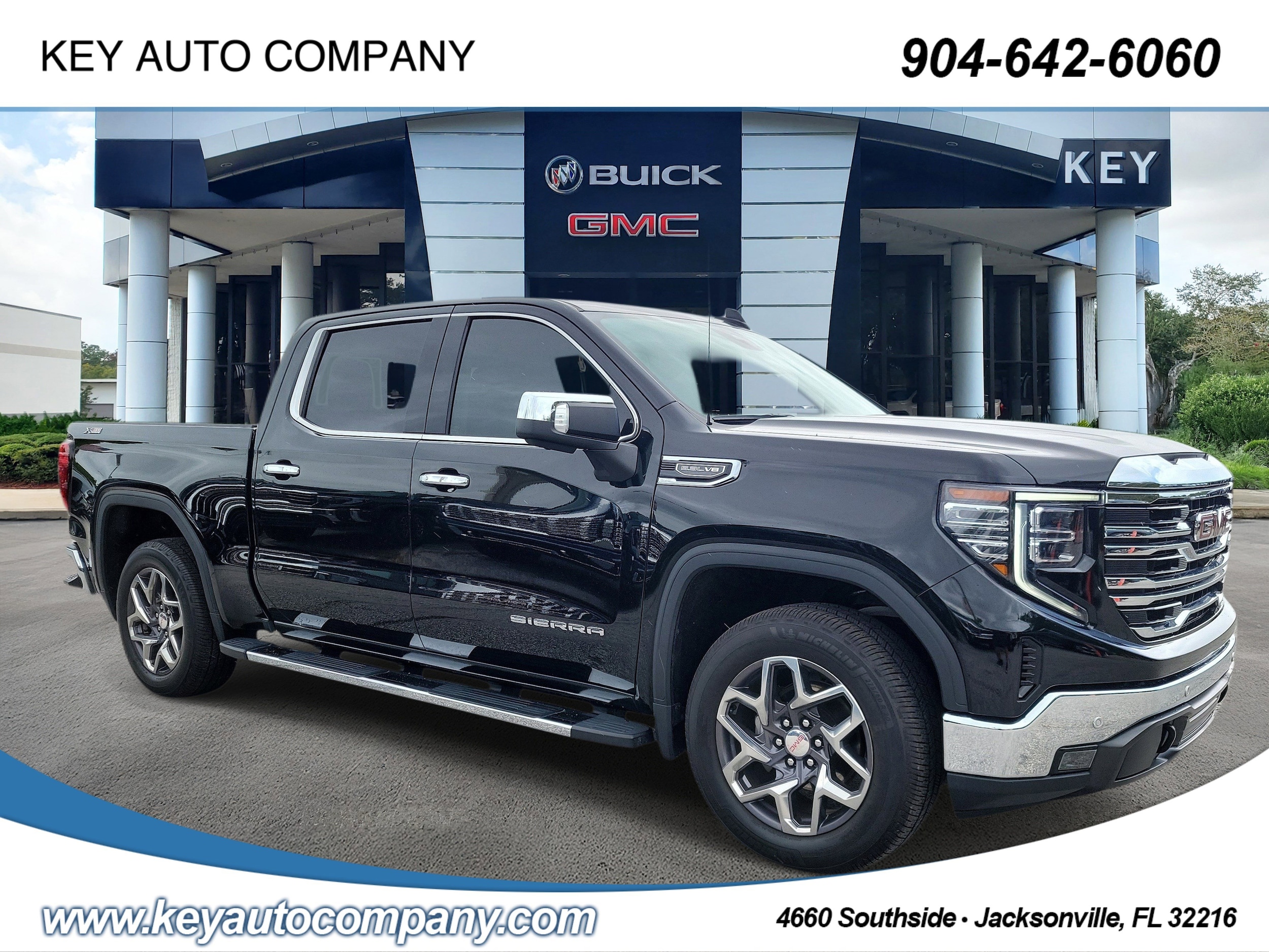 2022 GMC Sierra 4WD Crew Cab Short Box SLT's photo