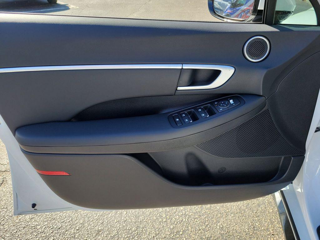 2025 Hyundai Sonata SEL - Photo 11