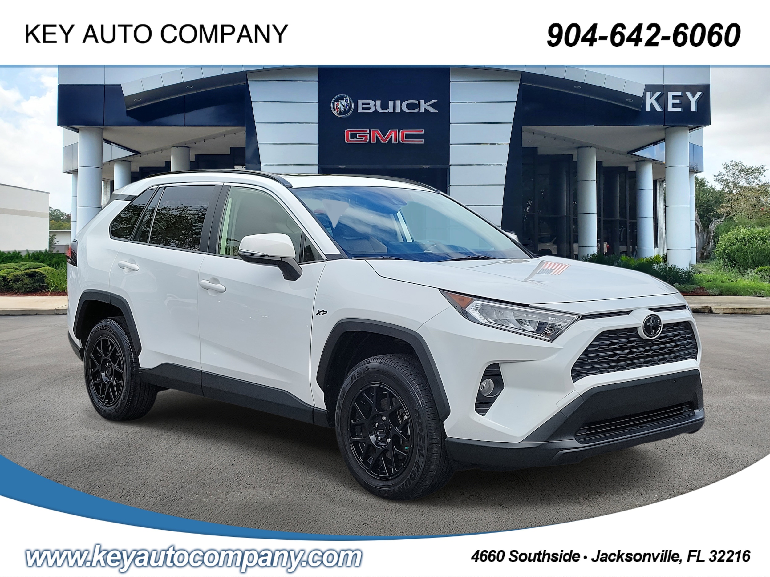 2020 Toyota RAV4 XLE's photo