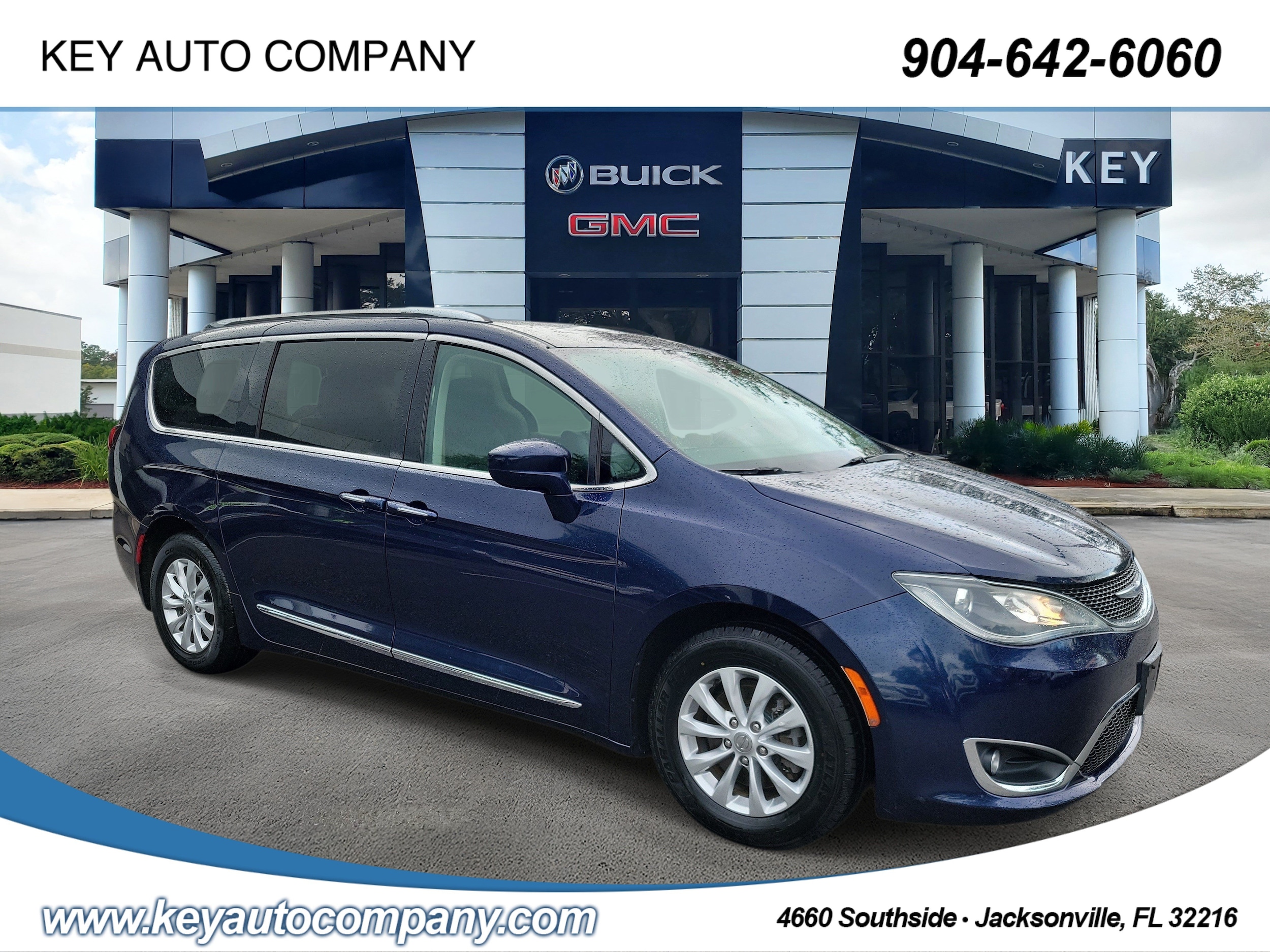 2019 Chrysler Pacifica Touring L's photo