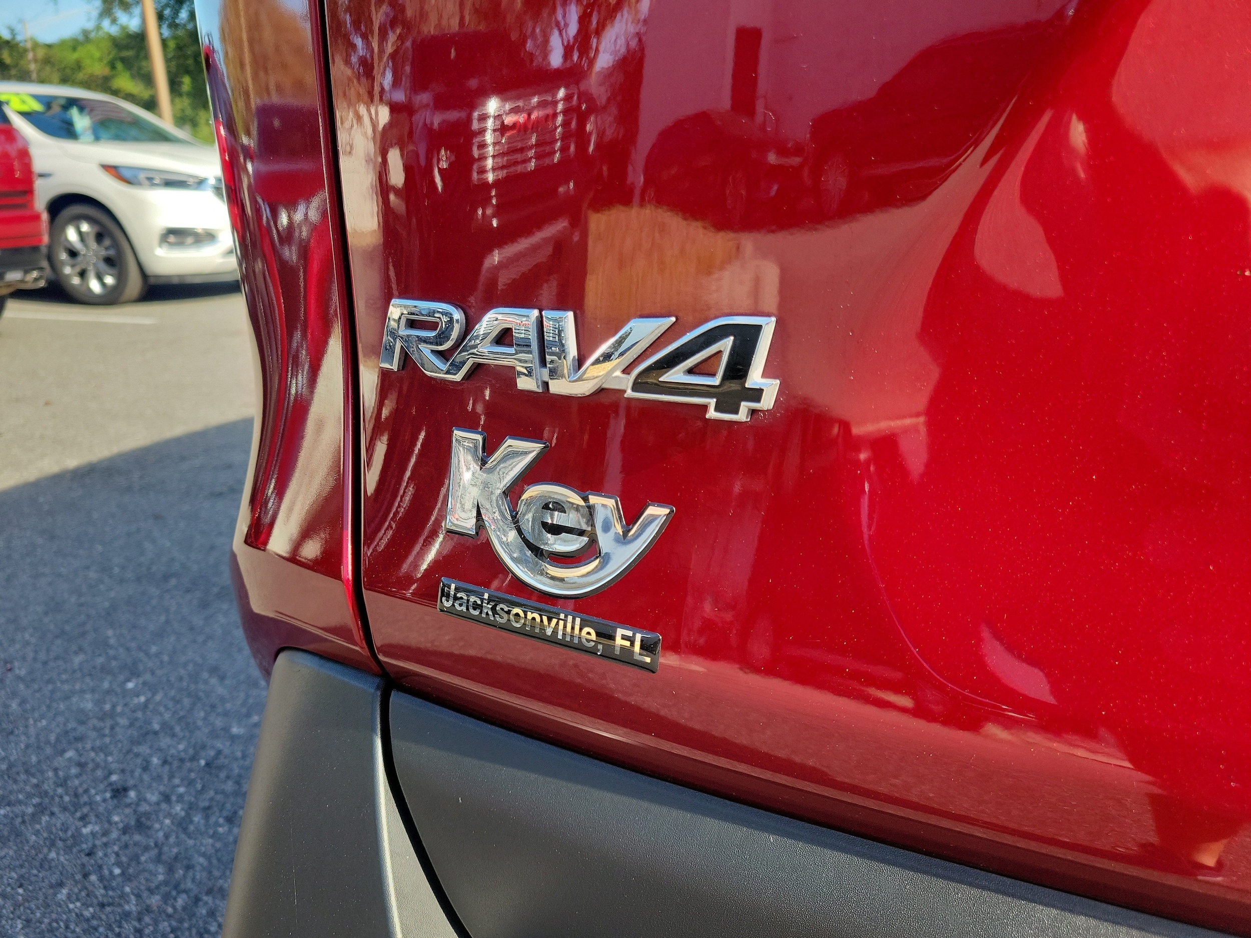 2020 Toyota RAV4 LE - Photo 9