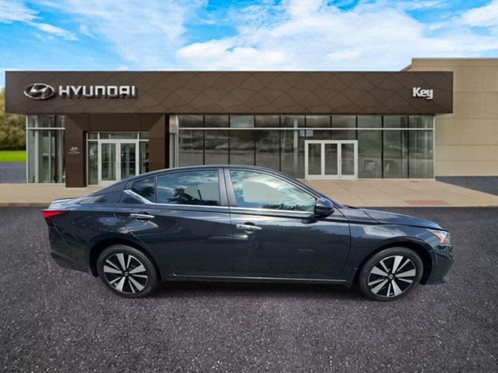 Used 2021 Nissan Altima 2.5 SV Sedan