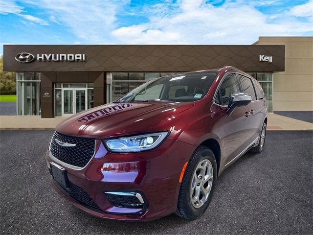 2023 Chrysler Pacifica Limited's photo