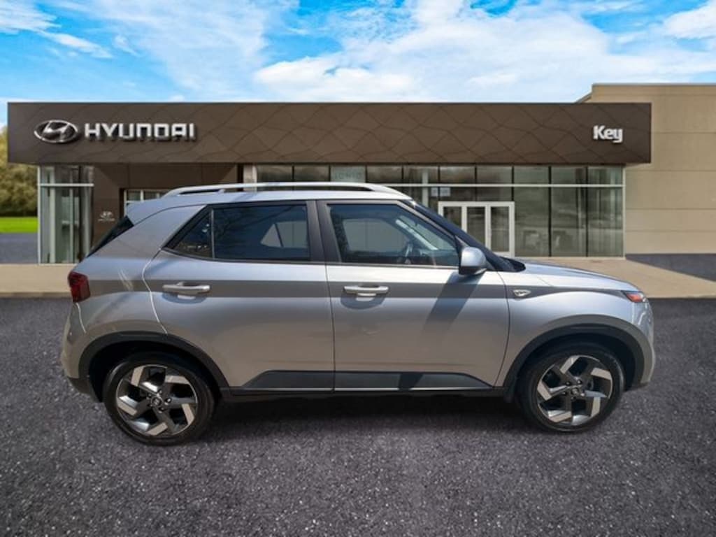 Used 2023 Hyundai Venue SEL SUV